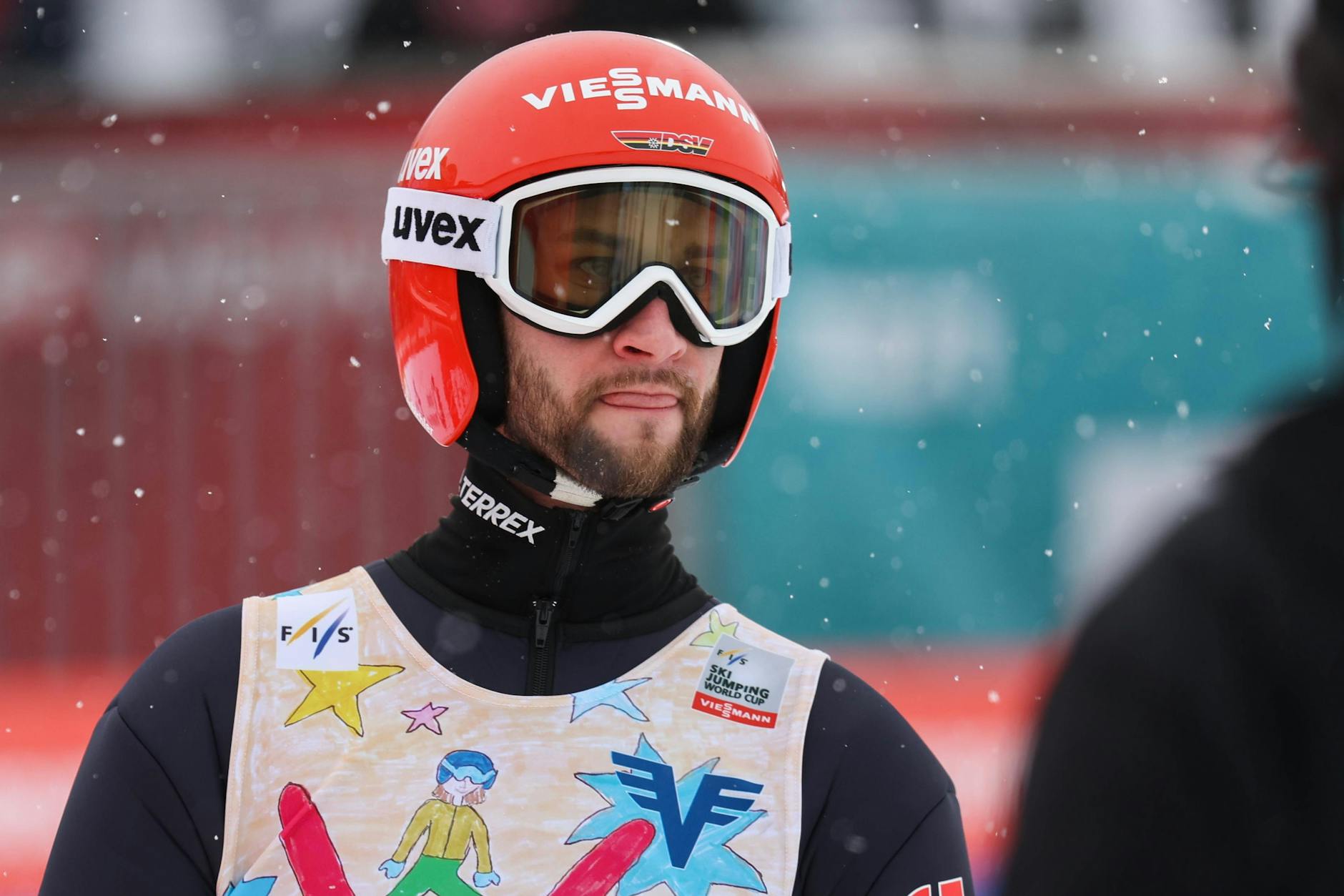 DSV-Adler Markus Eisenbichler kritisiert den anonymen Hinweisgeber, hält die Anzugskontrollen für fair.