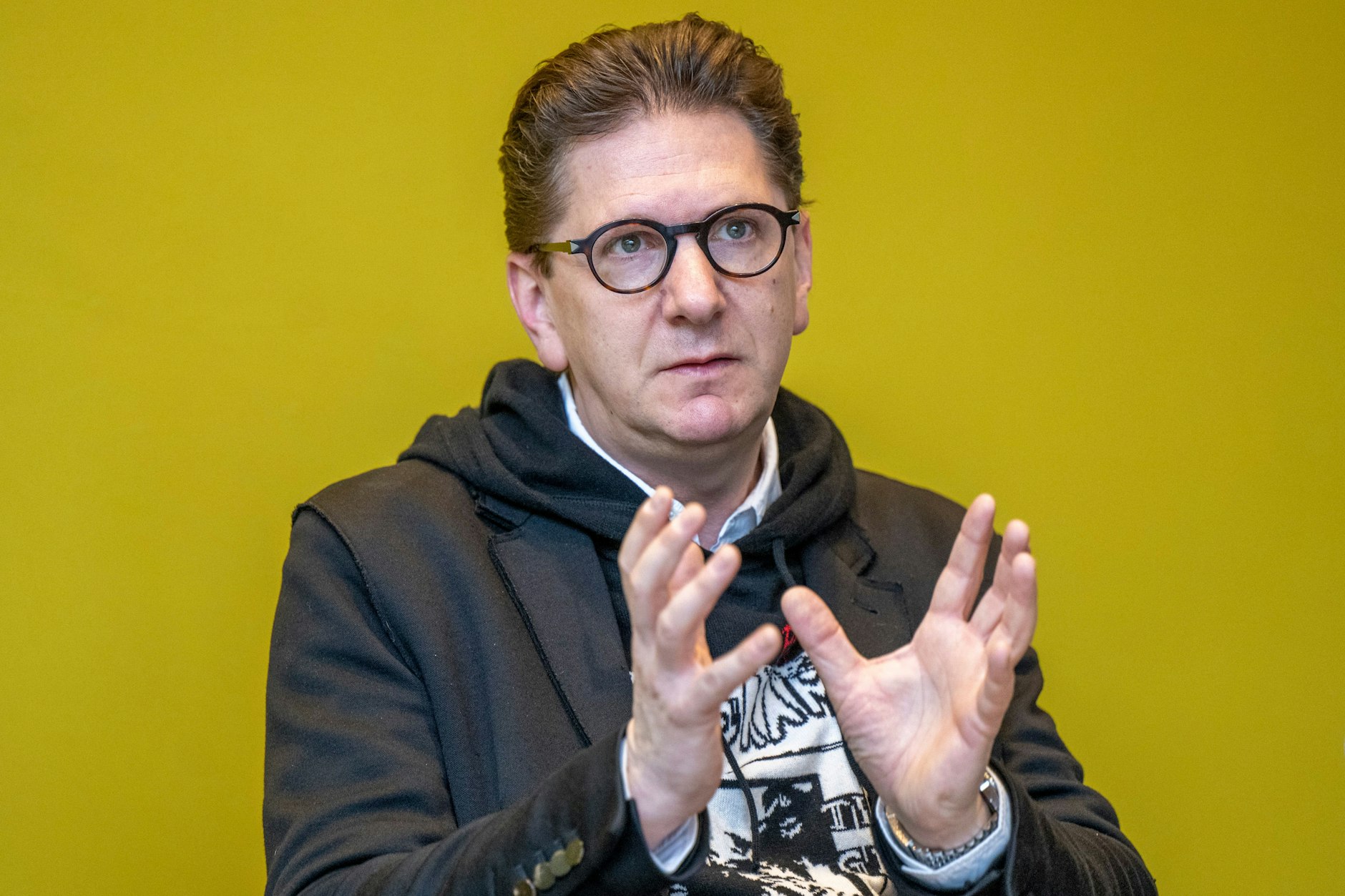 Aviel Cahn, der künftige Intendant der Deutschen Oper Berlin, während einer Pressekonferenz.