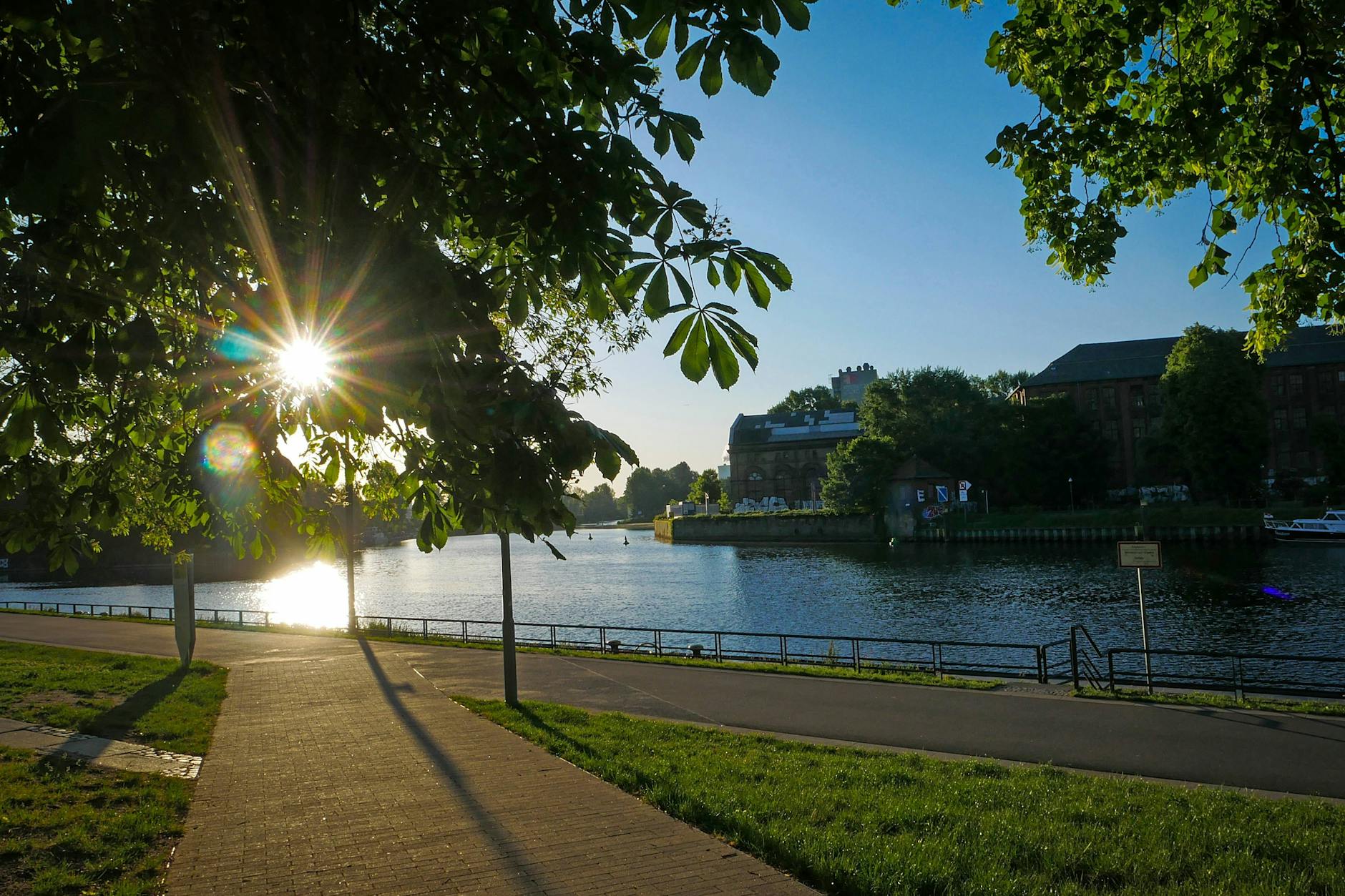 Berlin Spandau; Altstadt, Lindenufer; hier fließen Havel und Spree zusammen