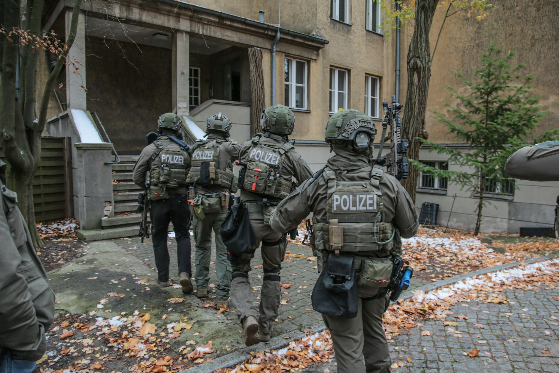 sek-in-berlin-kaulsdorf-mann-flieht-vor-zwangseinweisung-in-die