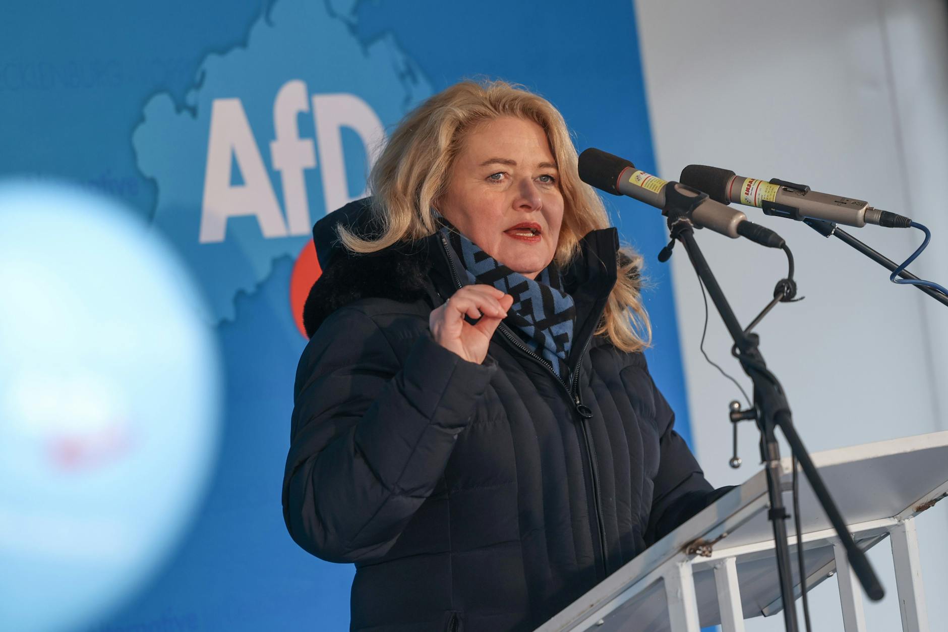 Kristin Brinker bei der Wahlkampfveranstaltung vor dem Schloss Charlottenburg