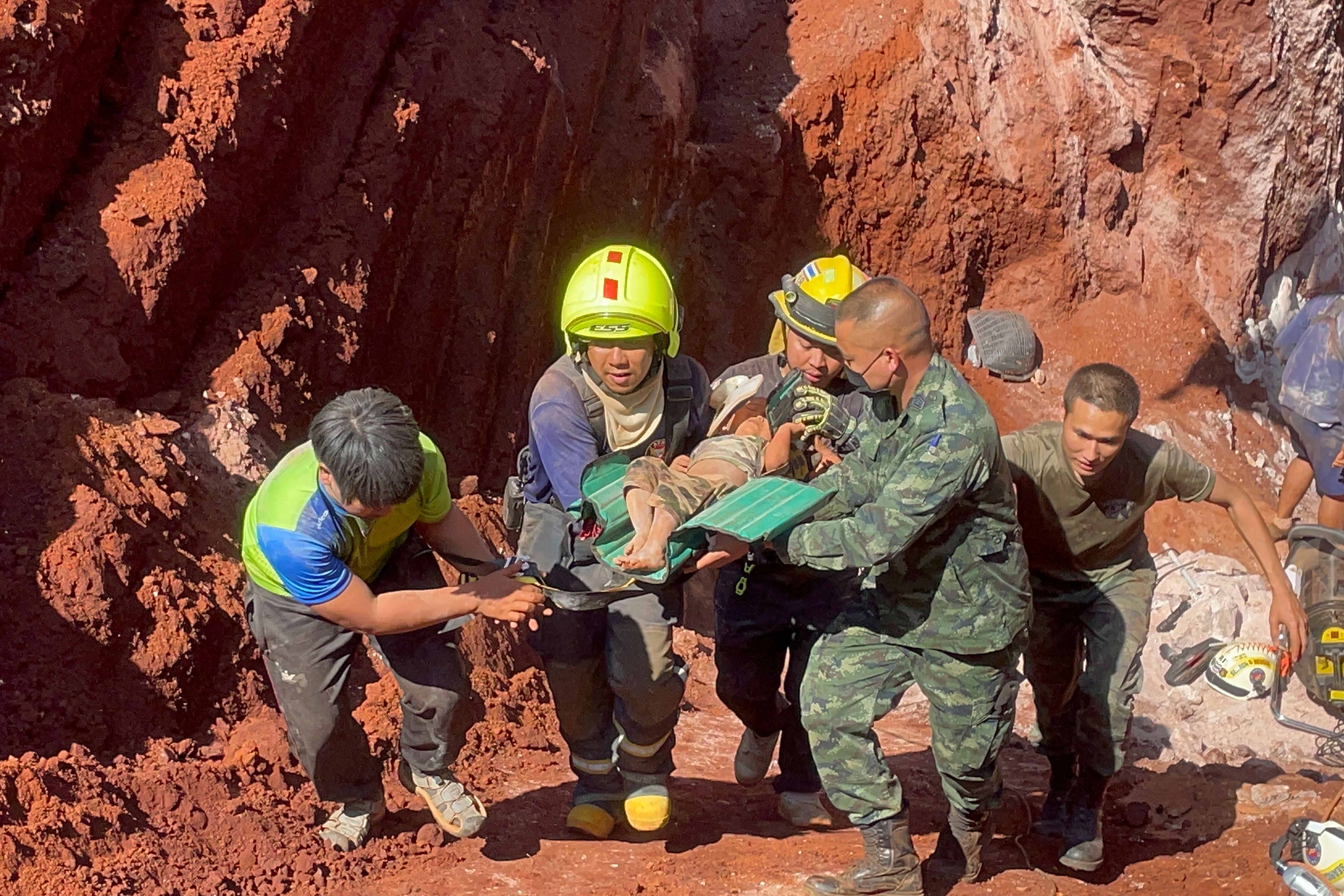Image - Rettung in Thailand: Kleinkind (1) nach 18 Stunden aus Bohrloch gerettet