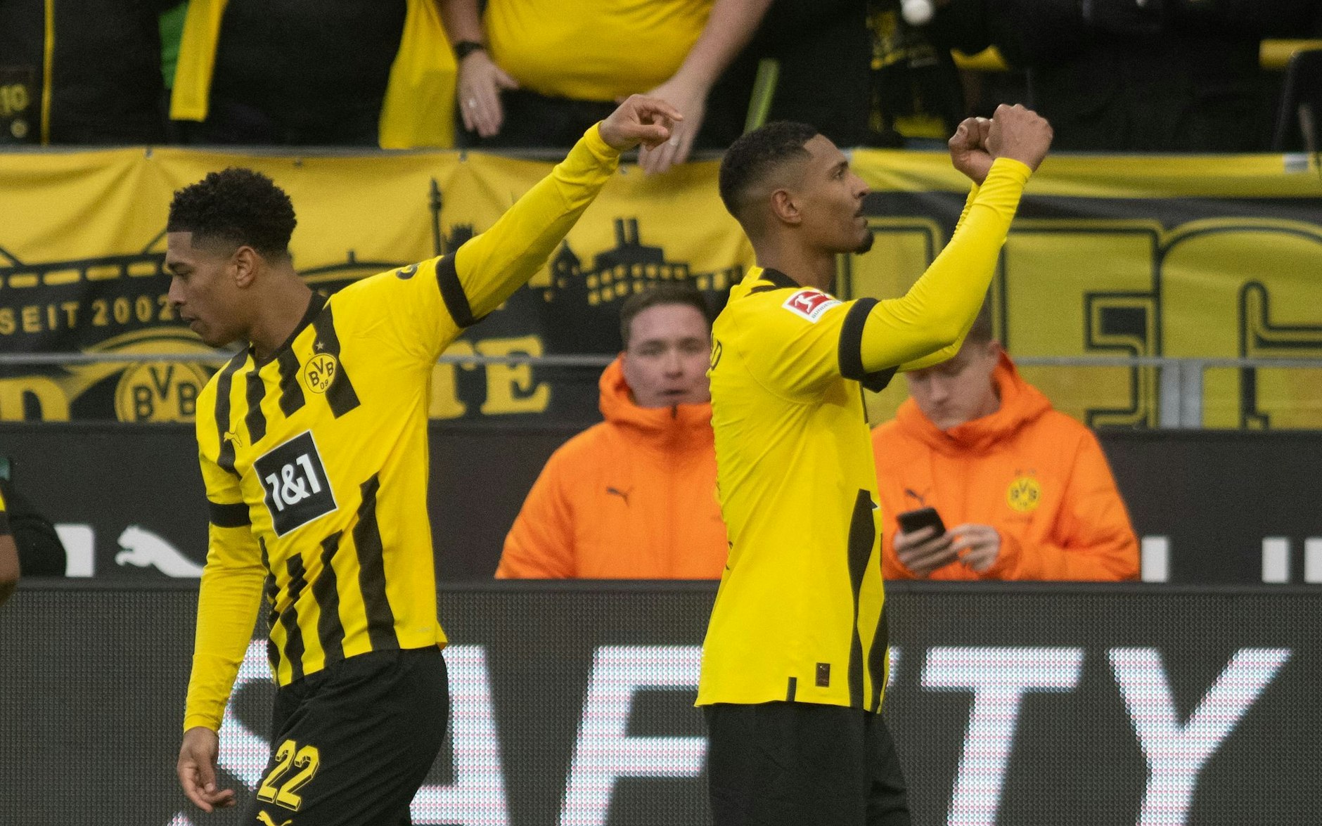 «Ich habe seit Tag eins darauf gewartet», sagte Sébastien Haller (r) nach seinem Tor gegen Freiburg.  