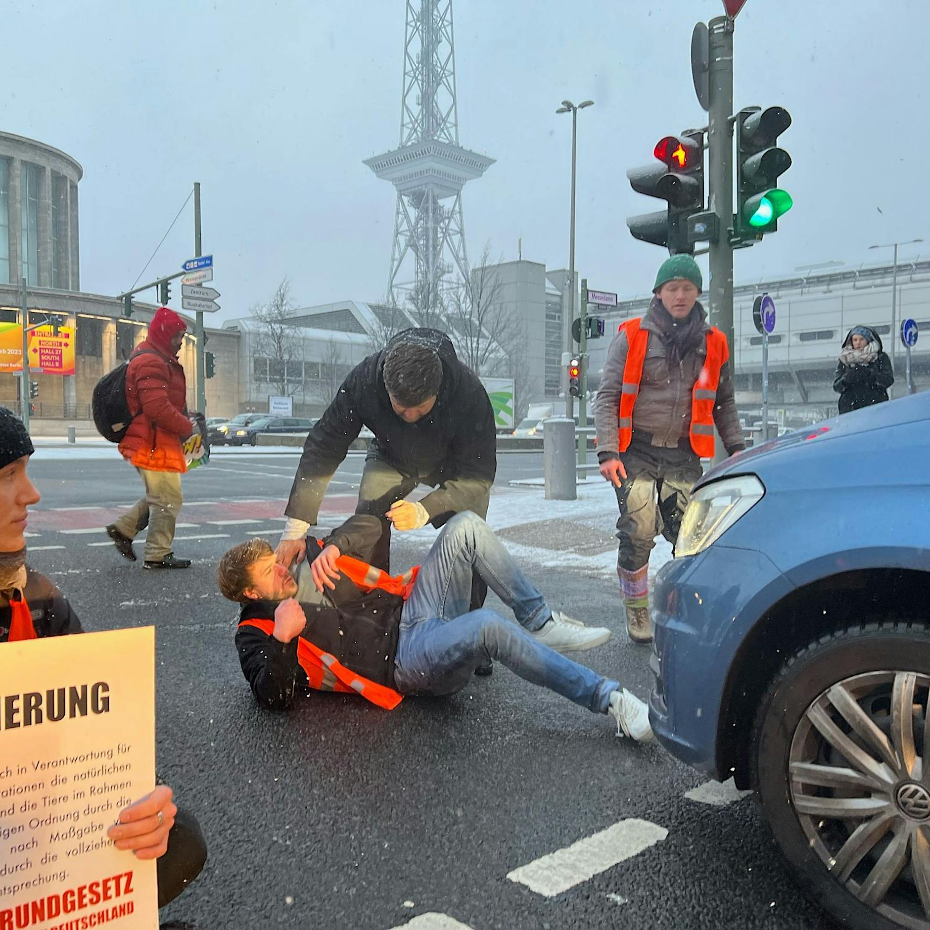 Klima-Aktivisten der Letzten Generation merken, dass die Gewalt langsam zunimmt