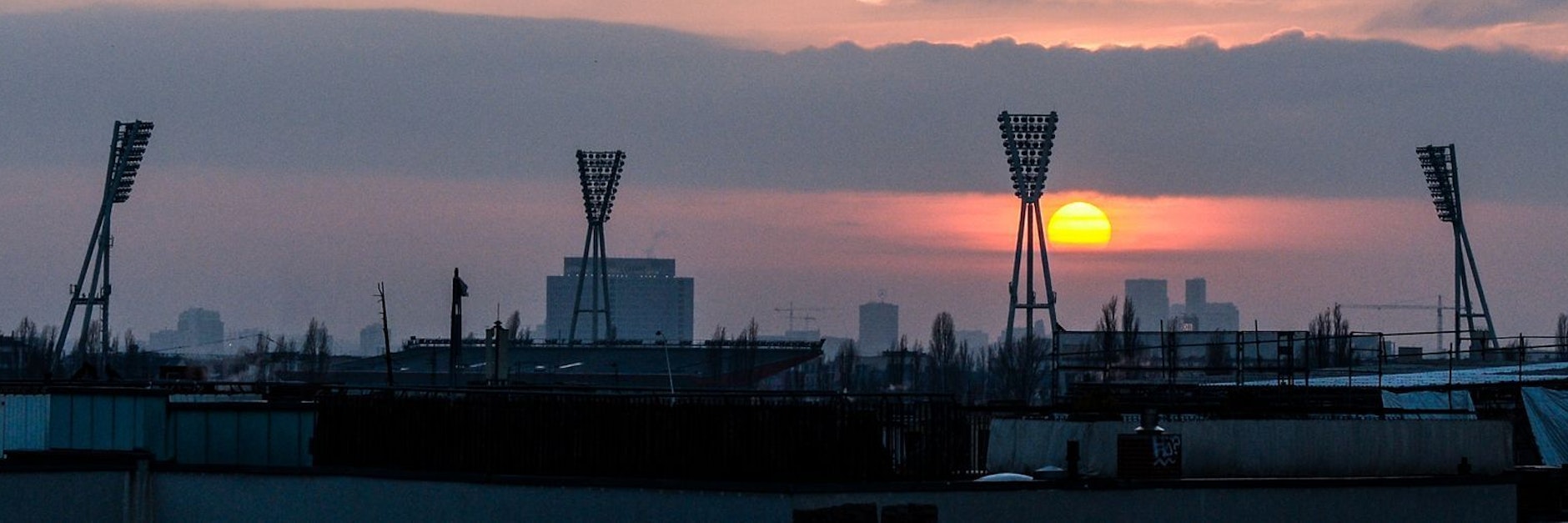 Zurück in die Zukunft oder vorwärts in die Vergangenheit? Der BFC Dynamo müsste bei einem Aufstieg in den Friedrich-Ludwig-Jahn-Sportpark ausweichen.