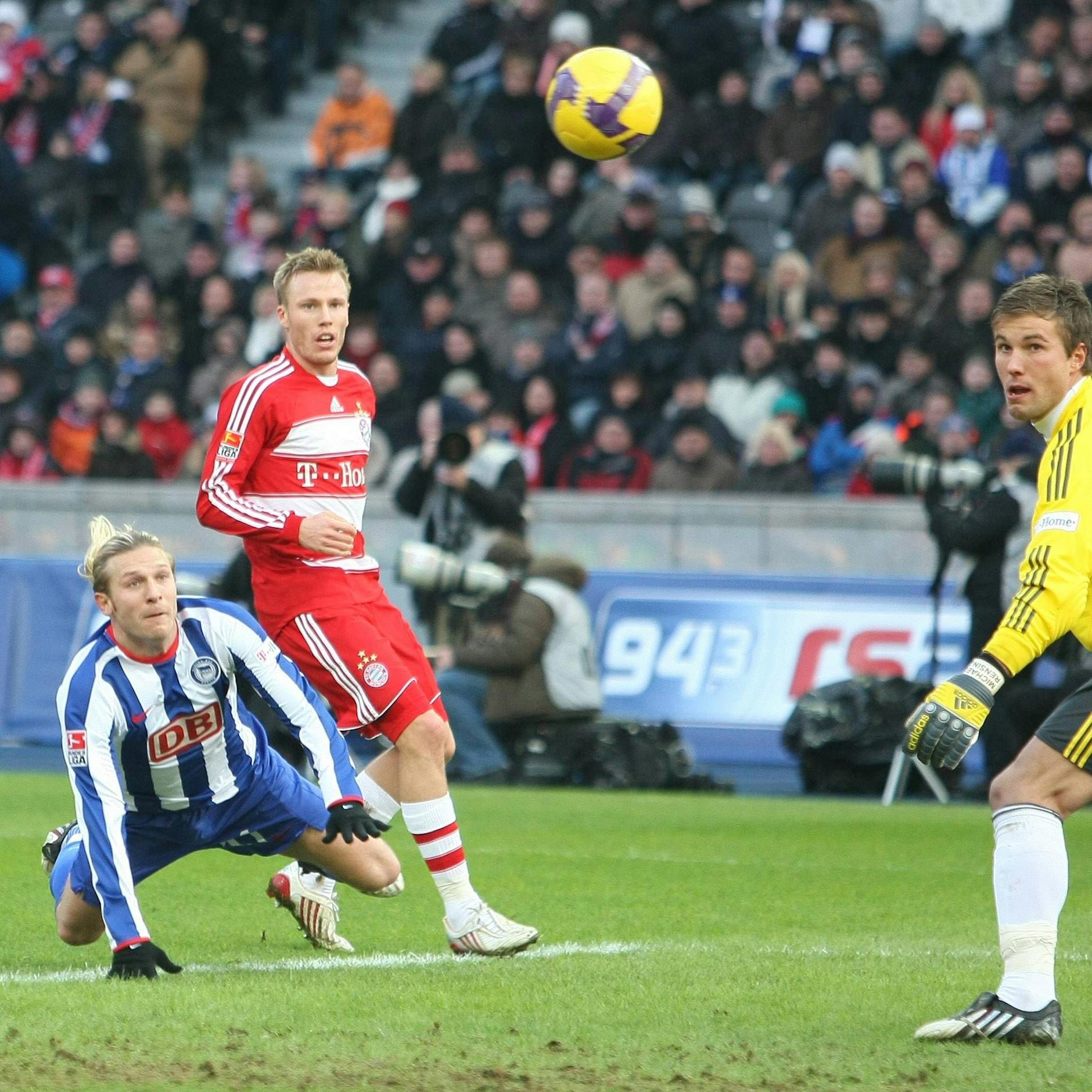 Februar 2009: Herthas Stürmer Andrej Voronin per Flugkopfball zum 1:0 gegen den FC Bayern.