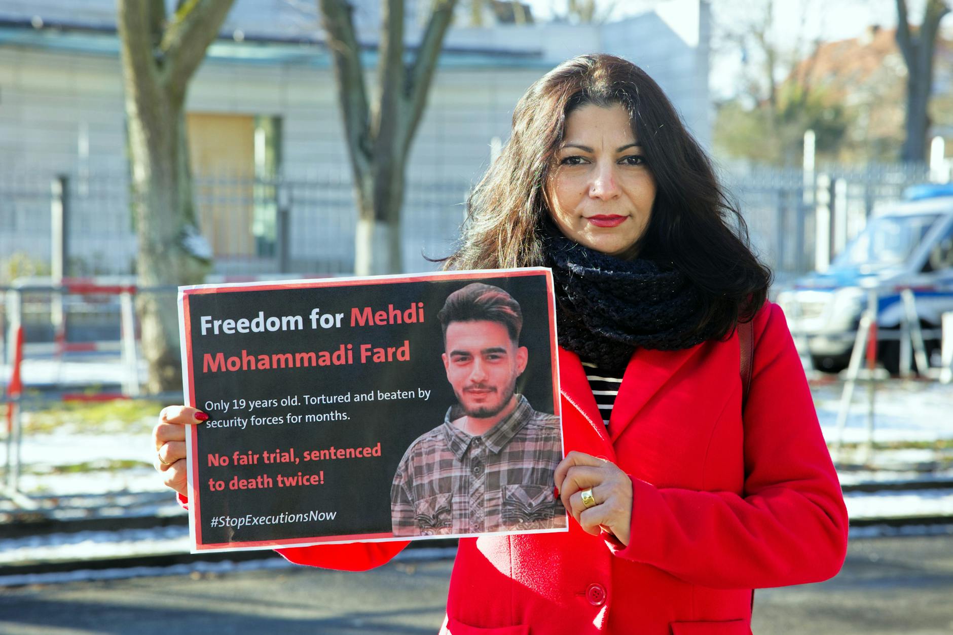 Derya Türk-Nachbaur von der SPD hat die Patenschaft für einen Iraner übernommen, der in Haft gerade 19 wurde und von Folter berichtet.