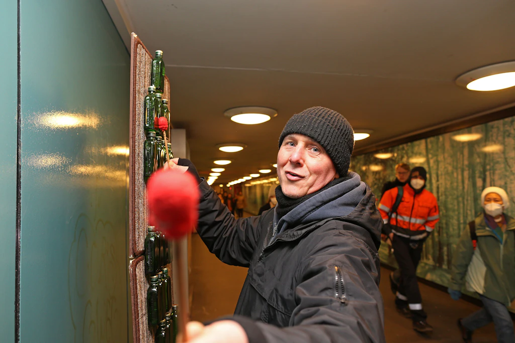 Berlins BVG-Untergrund groovt wieder: die ersten Musikanten sind nach Corona-Pause zurück