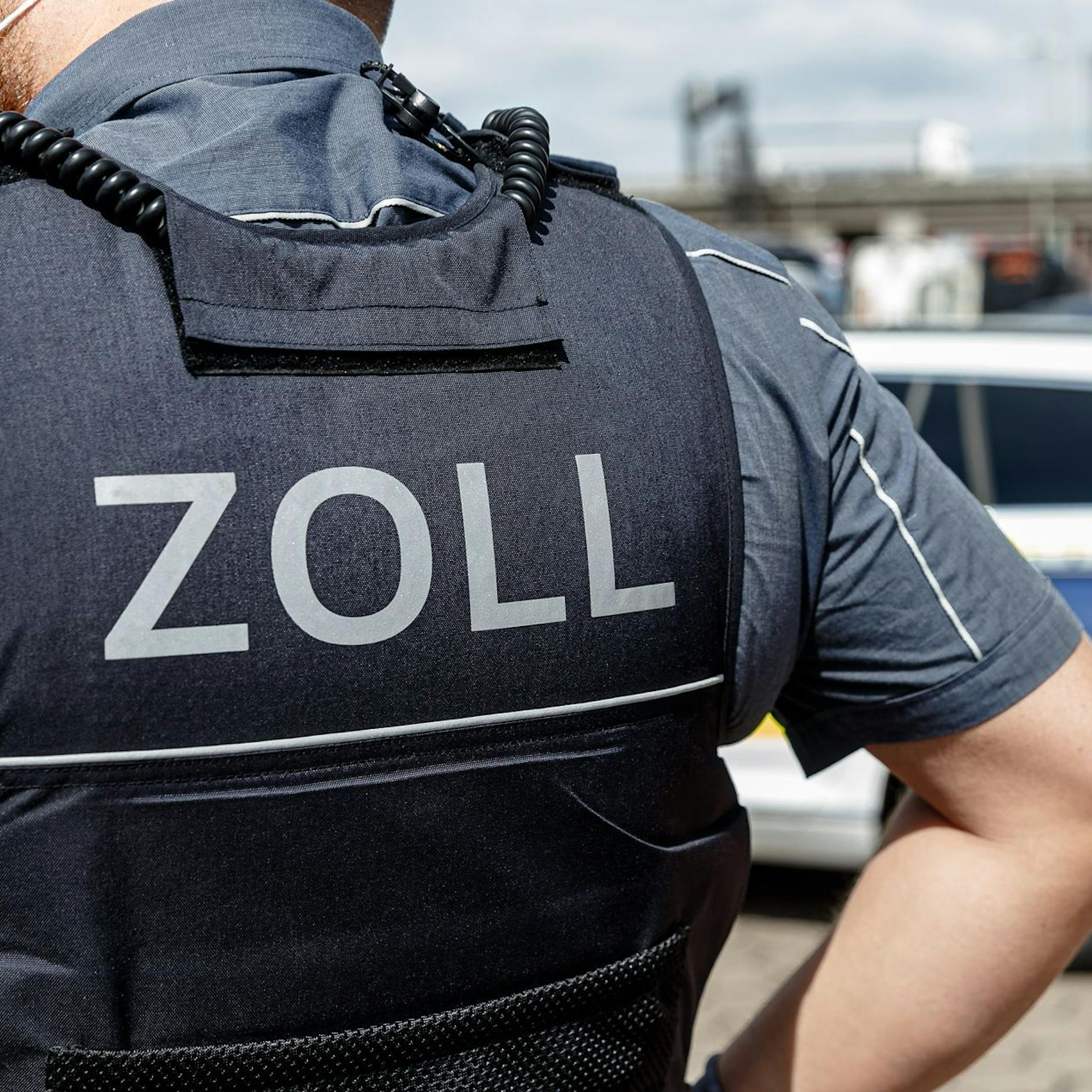 Razzia in Brandenburg: Zoll nimmt Zigarettenschmuggler hoch – 1 Million Euro Schaden!