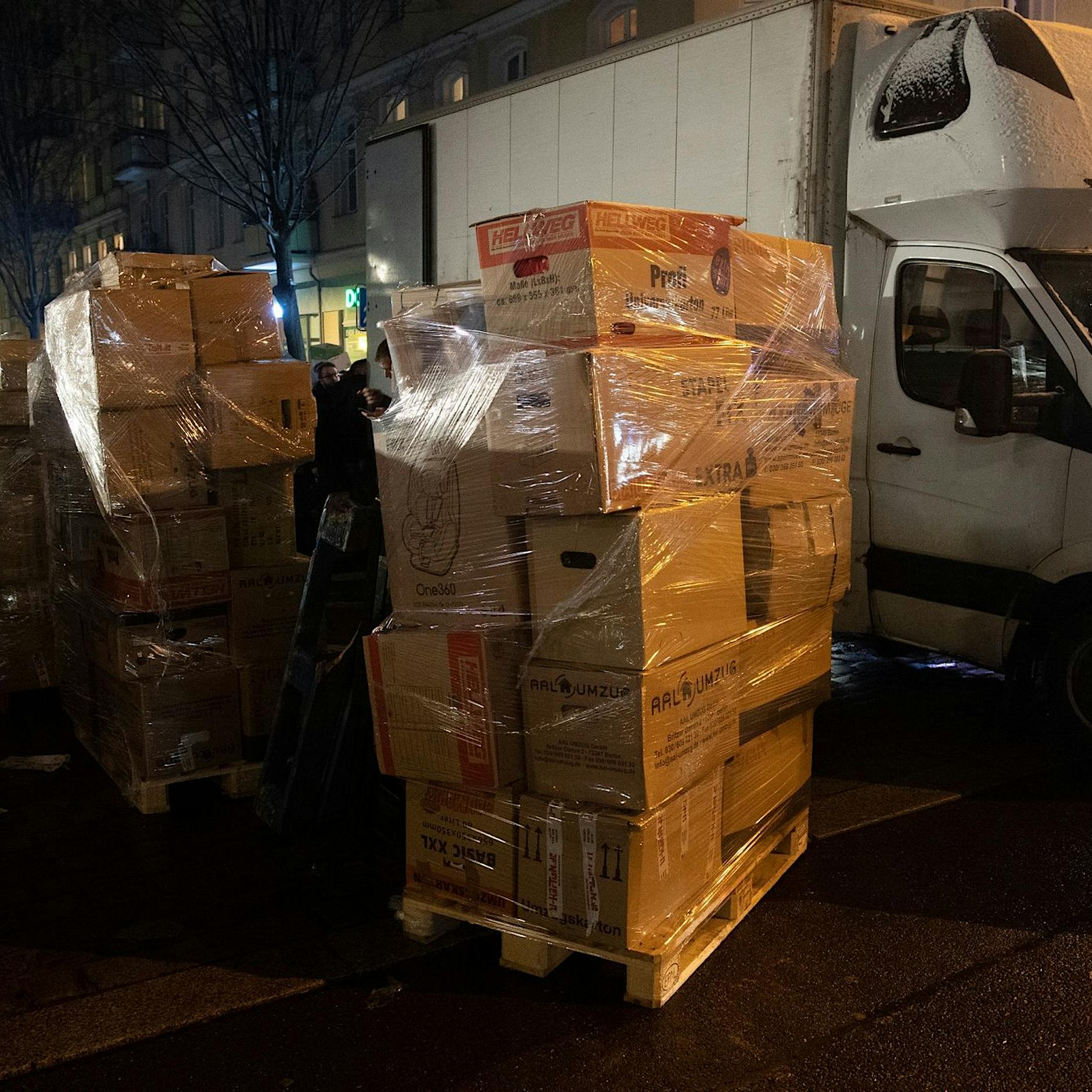 Märkisches Viertel: Tausende Kartons mit Hilfsgütern für Erdbebenopfer gesammelt