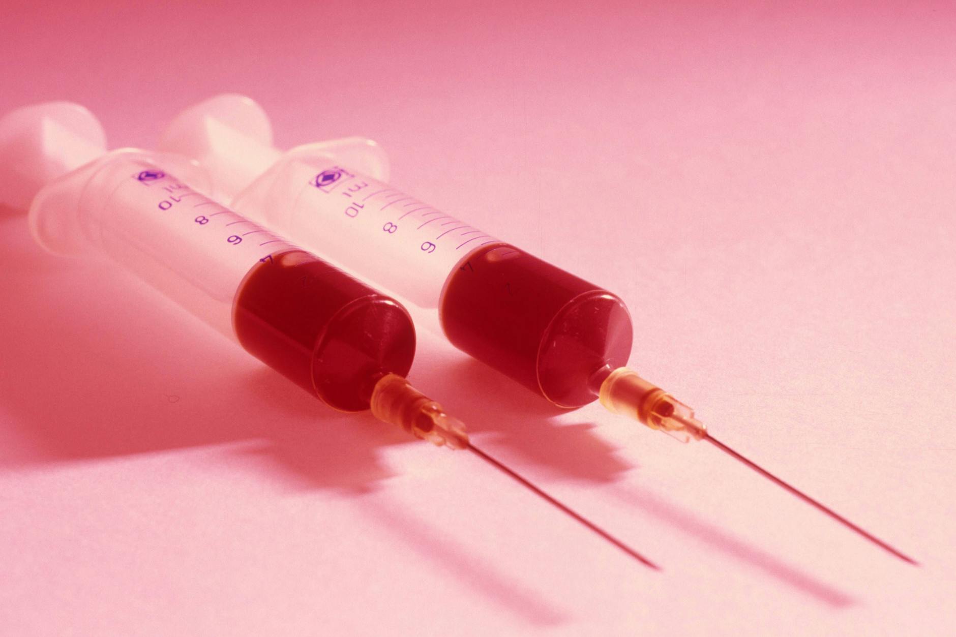 Vor der Behandlung kommt die Spritze: Für ein „Vampire Lifting“ wird erstmal Blut abgenommen.