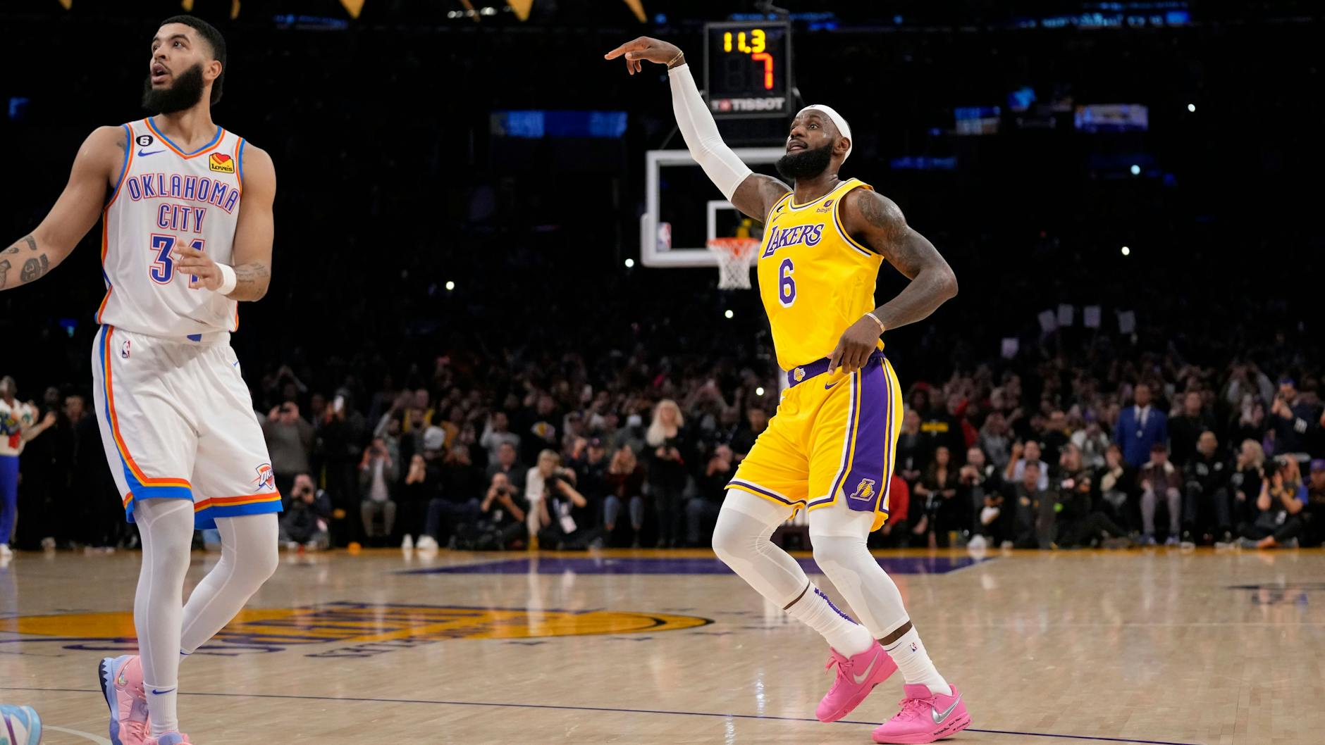 Wurf ins Glück: LeBron James holt sich hier den NBA-Punkte-Rekord.