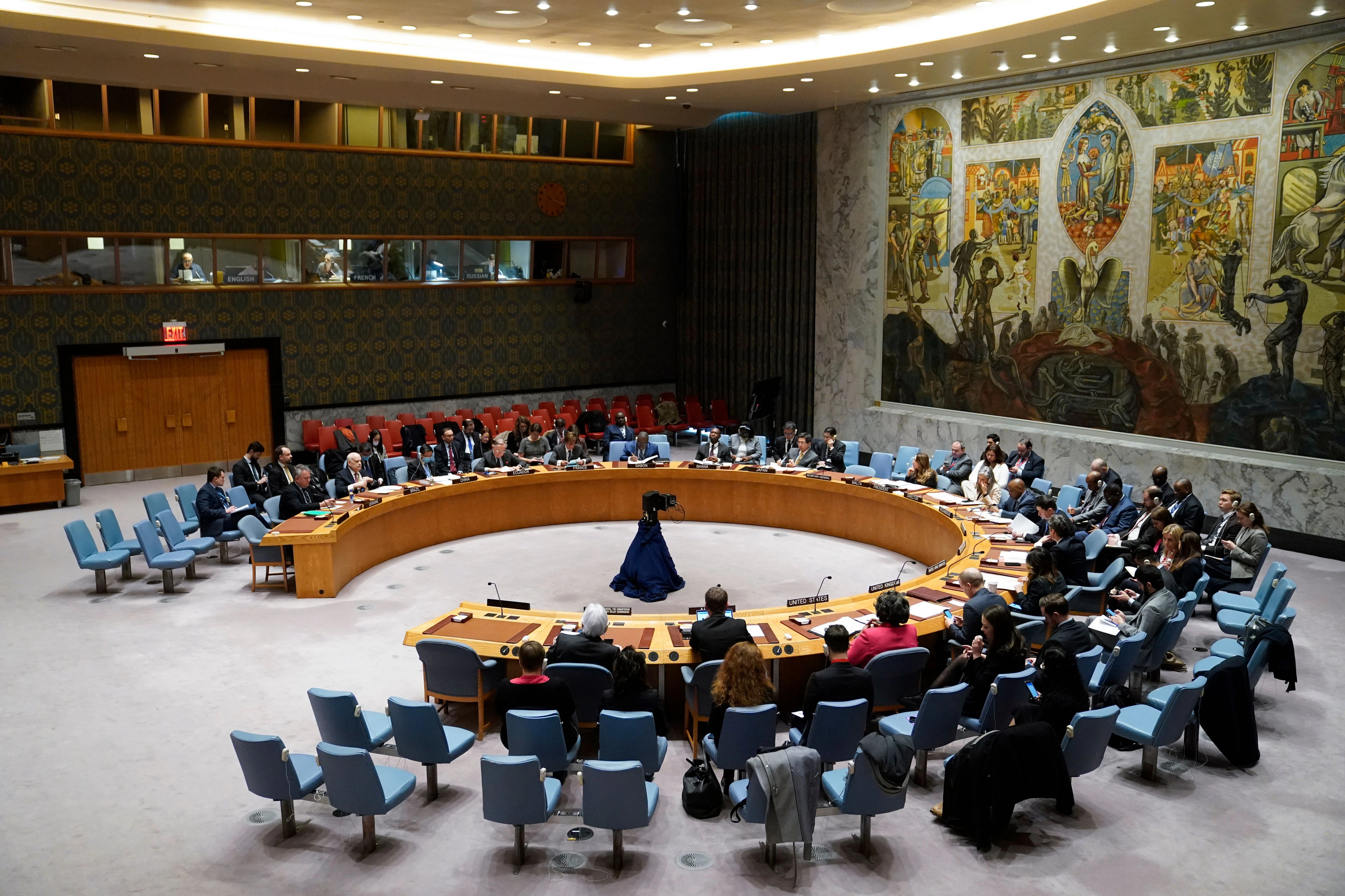 Mitglieder des UN-Sicherheitsrates nehmen an einer Sitzung über die Aufrechterhaltung des Friedens und der Sicherheit in der Ukraine im Hauptquartier der Vereinten Nationen teil.