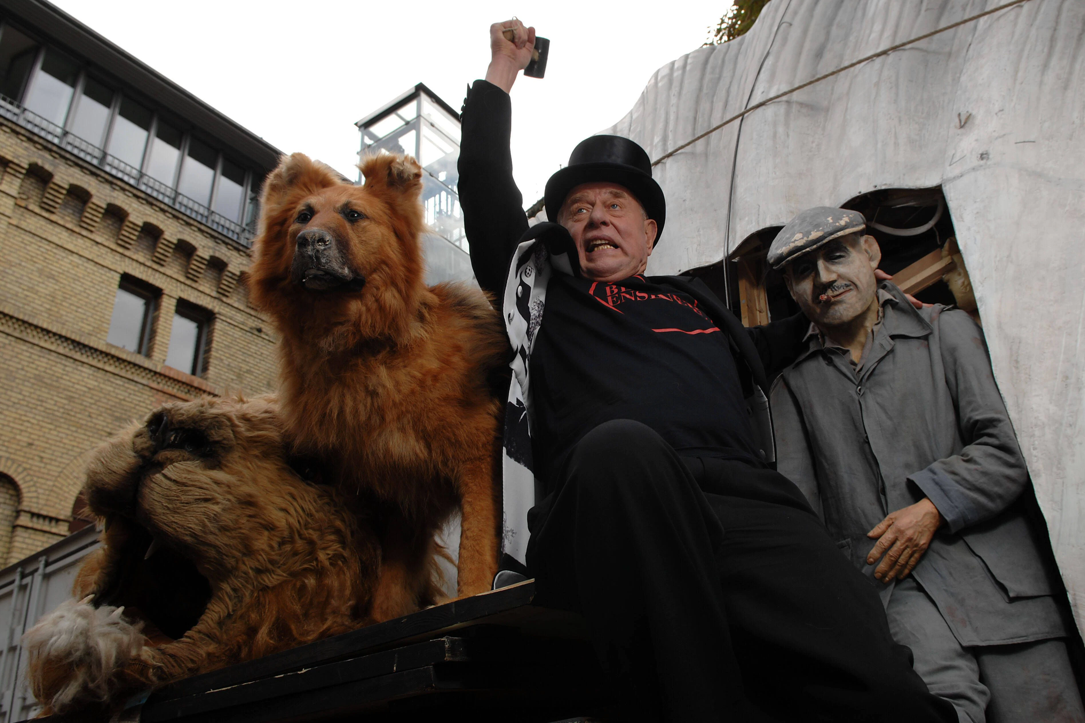 Claus Peymann, hier bei einer Versteigerung im Jahr 2008, in seiner Rolle als allmächtiger Theaterdirektor.