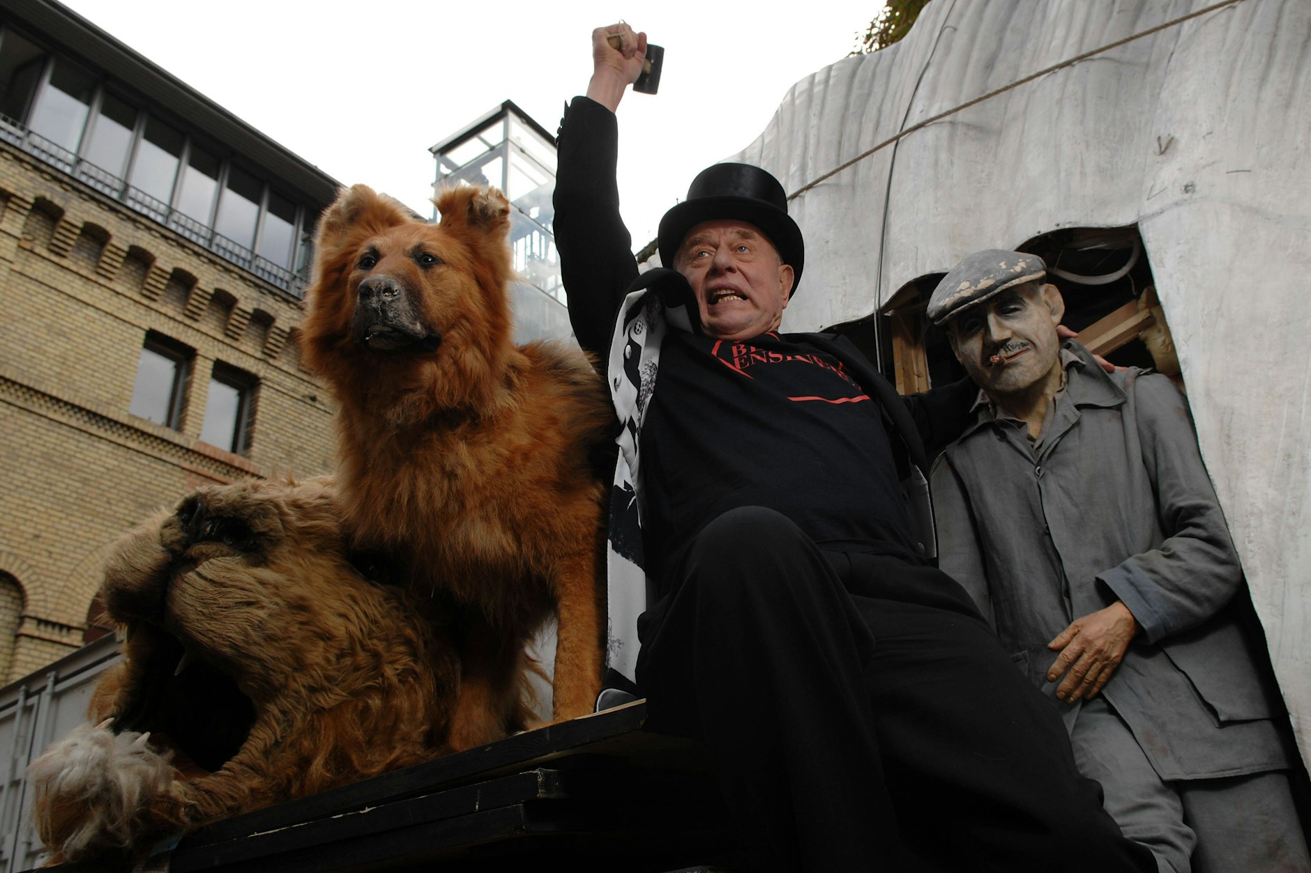 Claus Peymann, hier bei einer Versteigerung im Jahr 2008, in seiner Rolle als allmächtiger Theaterdirektor.