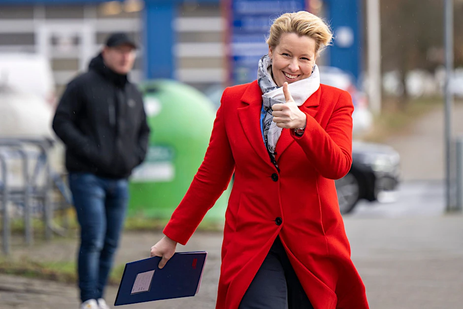 Franziska Giffey (SPD), Regierende Bürgermeisterin von Berlin, kämpft um ihr Amt.