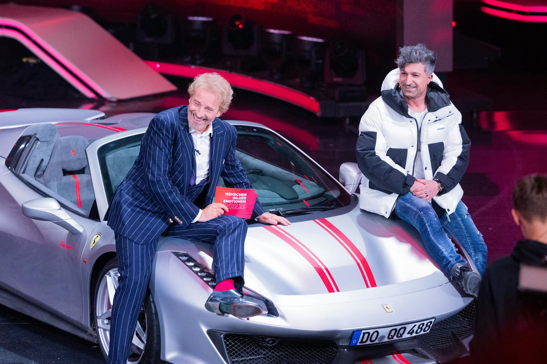 Auch Moderator Thomas Gottschalk lud ihn schon in eine Sendung ein (Archivbild): Das Leben von Chico (r.) hat sich mit seinem Lottogewinn radikal verändert.