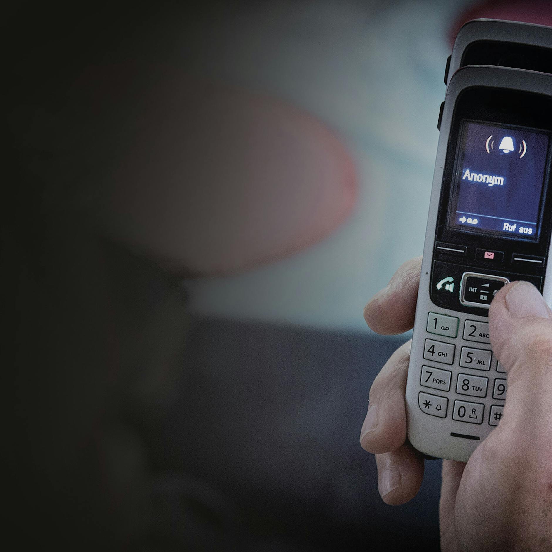 Warnung vor krassem Telefon-Betrug: Gehen Sie bei DIESER Rufnummer NICHT ran!