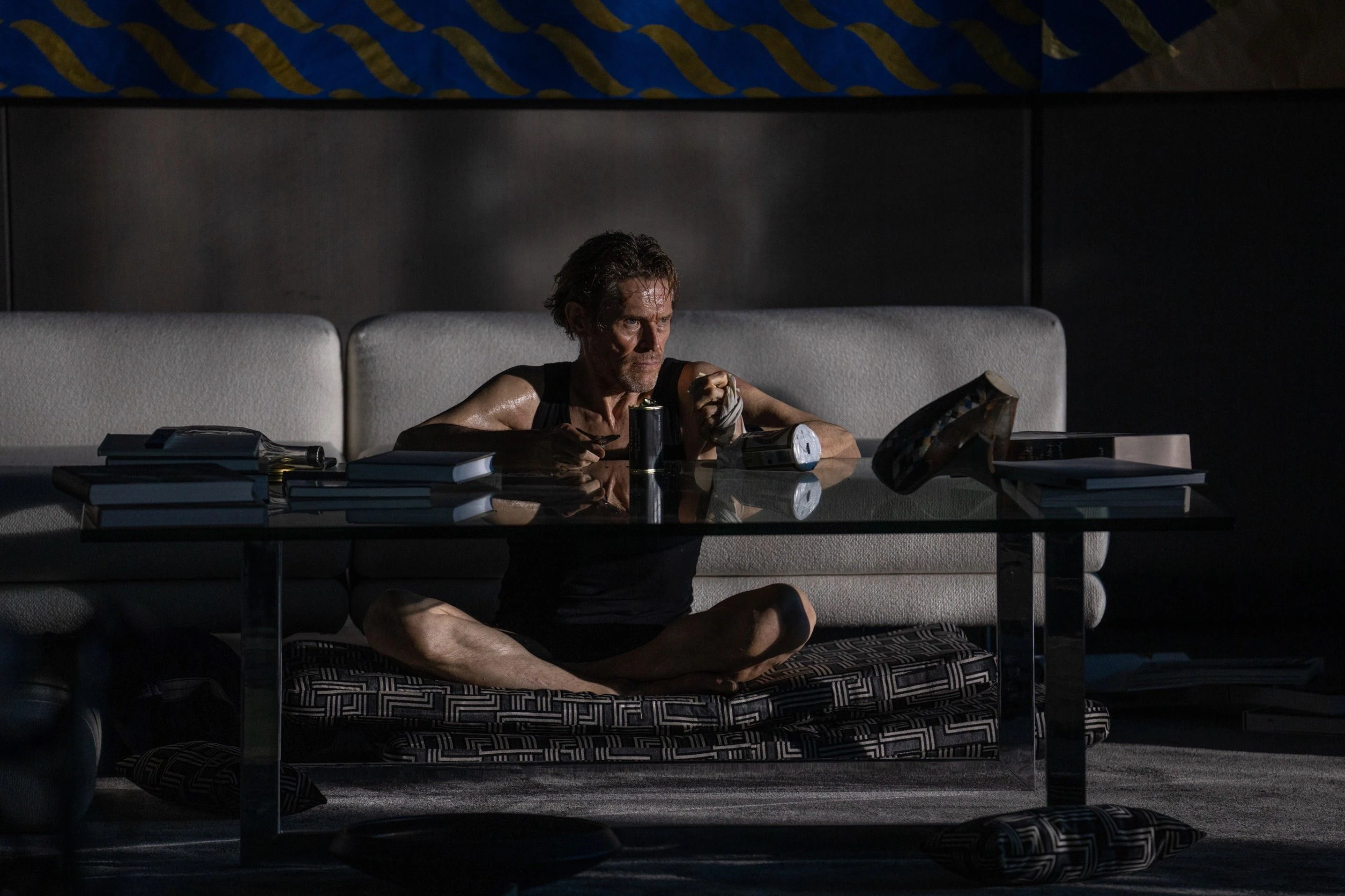 Willem Dafoe als Meisterdieb im goldenen Käfig.&nbsp;