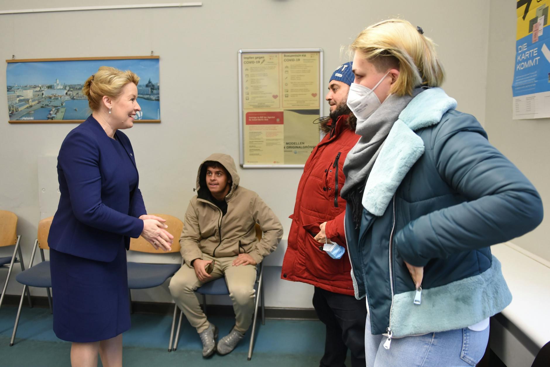 „Na, allet jut?“ Franziska Giffey besucht das Bürgeramt Neukölln.