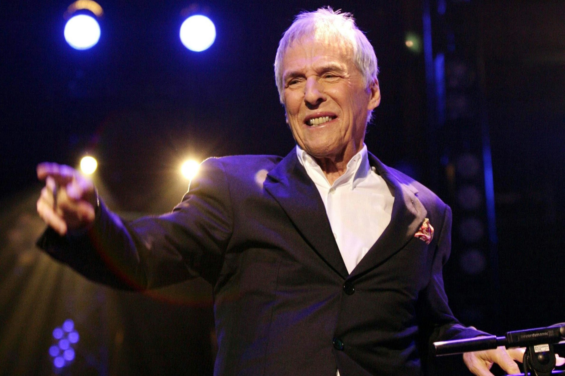 Burt Bacharach bei einem Auftritt mit dem BBC Concert Orchestra im Jahre 2008.