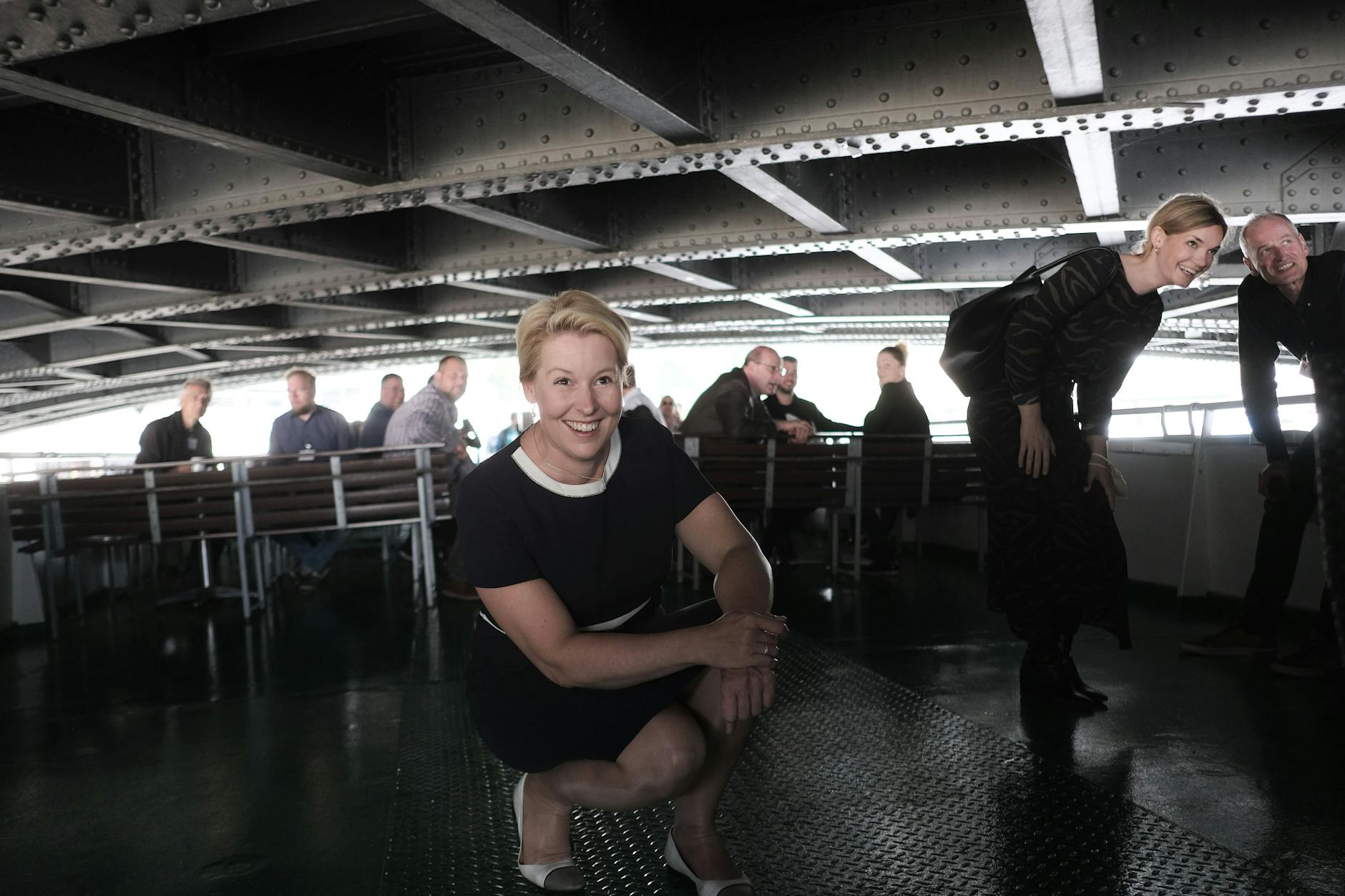 Bootsfahrt auf der Spree im Sommer 2021. Kein Kampfpanzer-Diskussion, keine Angst vor Wohlstandsverlust.