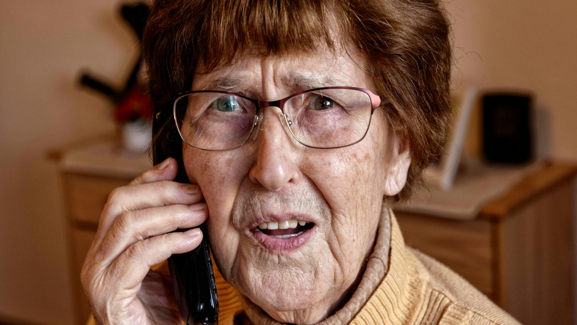 Sein Sie bei unbekannten Anrufern stehts wachsam, es könnte sich um Betrüger handeln.