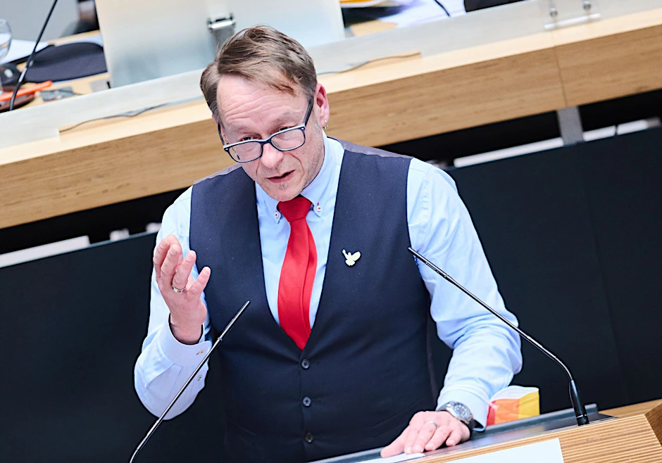 Carsten Schatz (Linke) spricht im Abgeordnetenhaus.