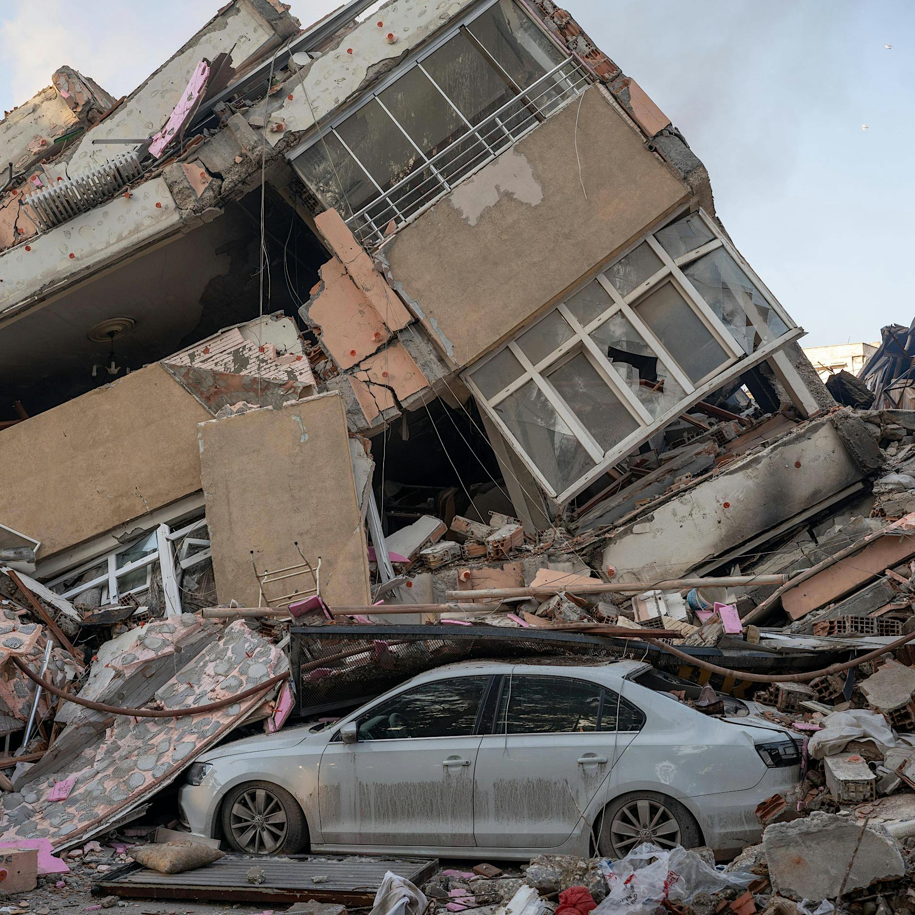 Experte rechnet mit schlimmstenfalls 67.000 Toten nach Erdbeben