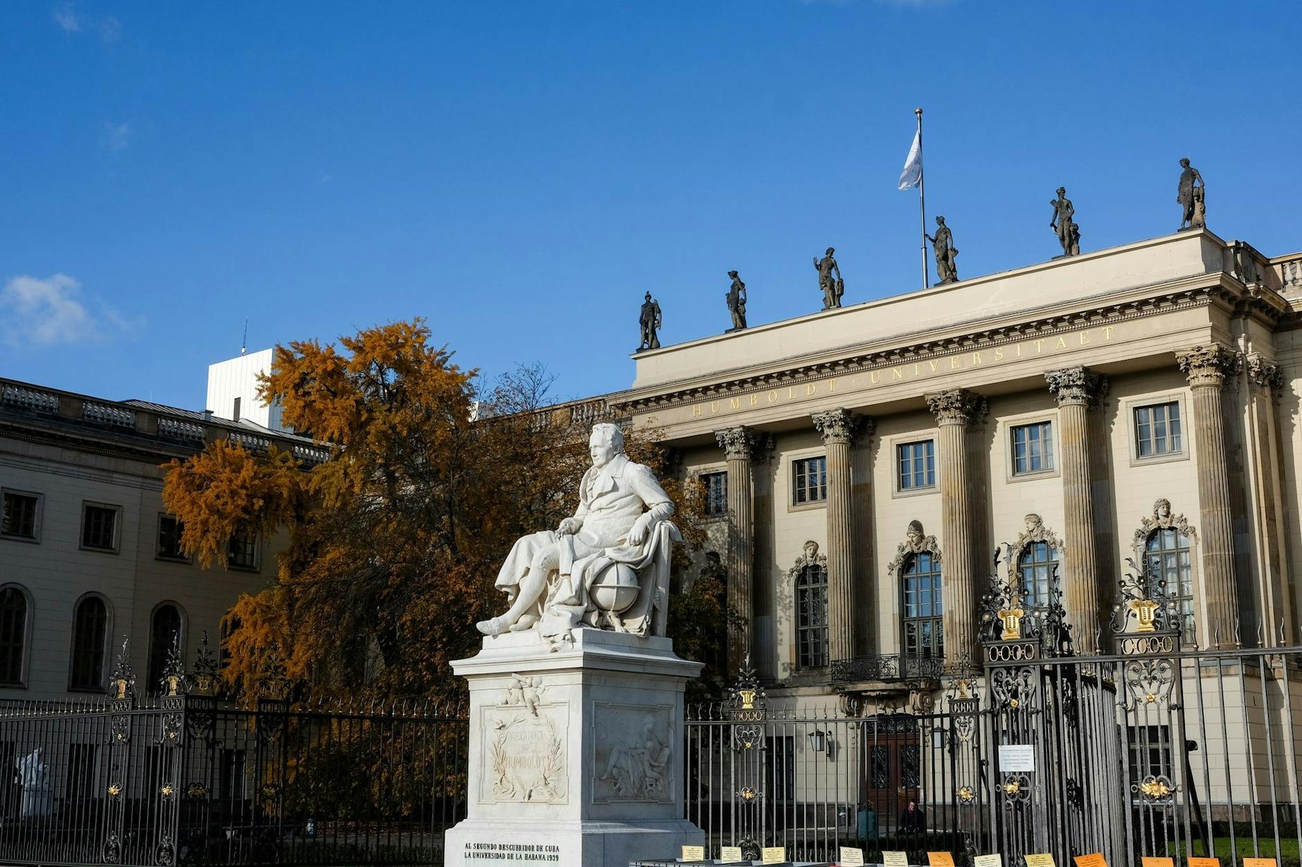 Die DDR entschied sich dazu, das Hauptgebäude der Humboldt-Universität zu Berlin zu rekonstruieren.