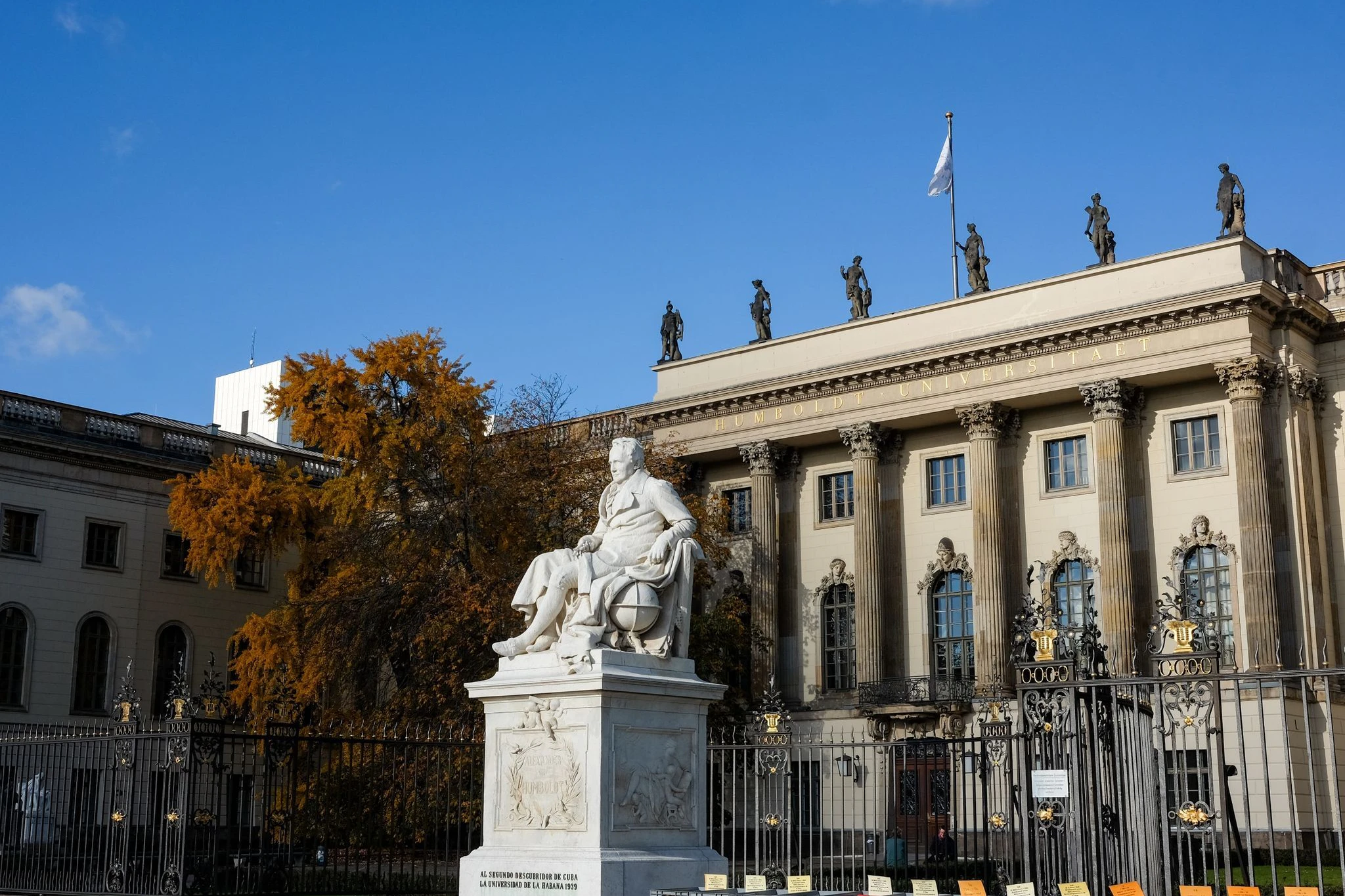Die DDR entschied sich dazu, das Hauptgebäude der Humboldt-Universität zu Berlin zu rekonstruieren.