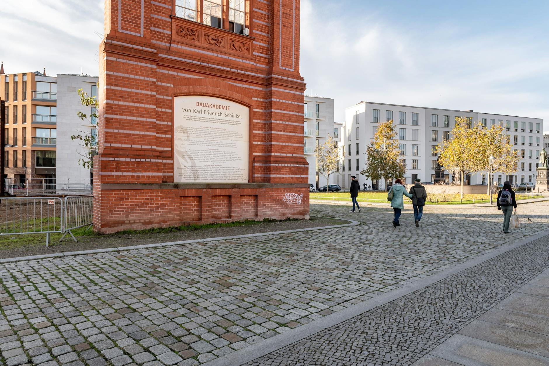 Der Wiederaufbau des Schinkelplatzes in Berlin.