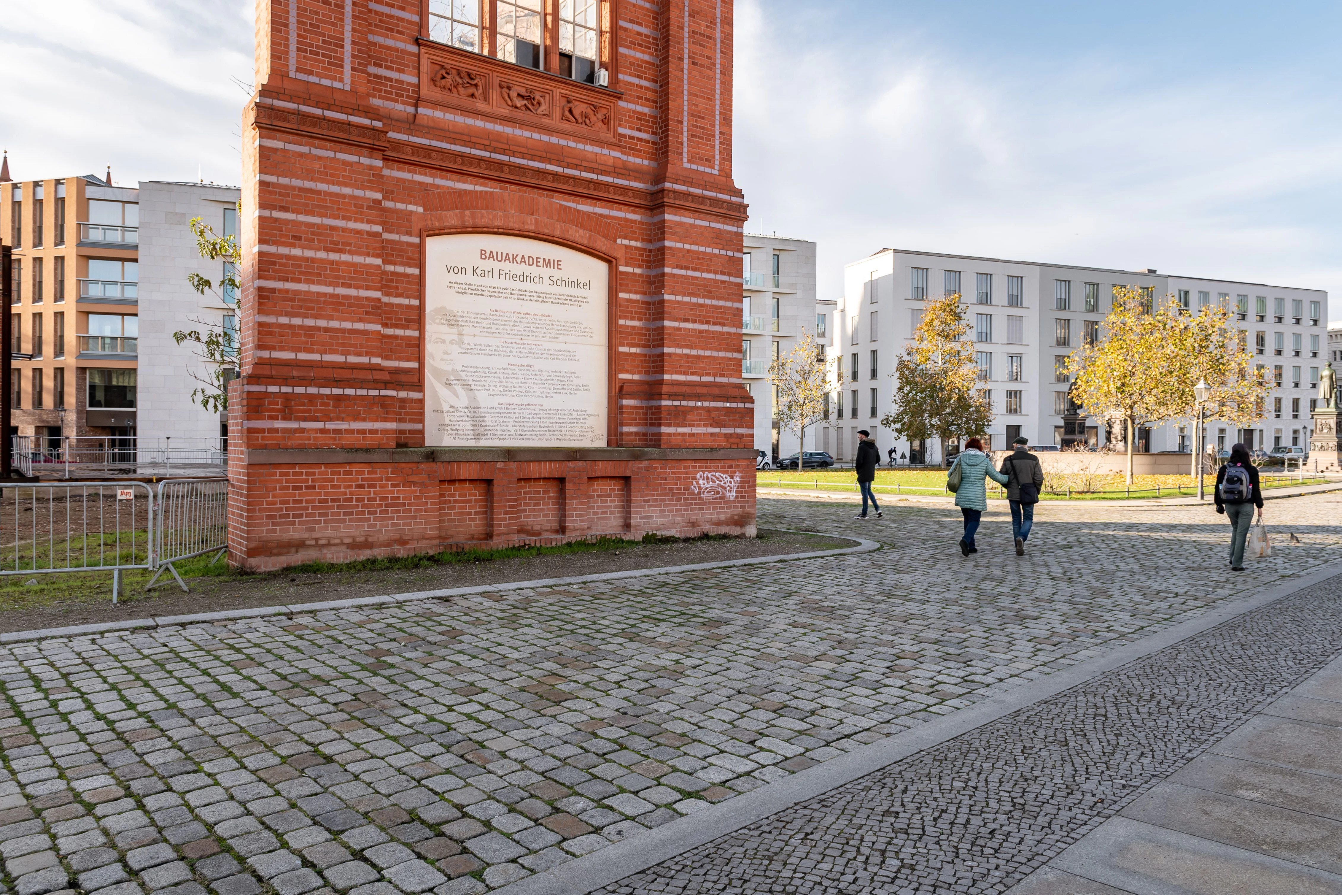 Der Wiederaufbau des Schinkelplatzes in Berlin.