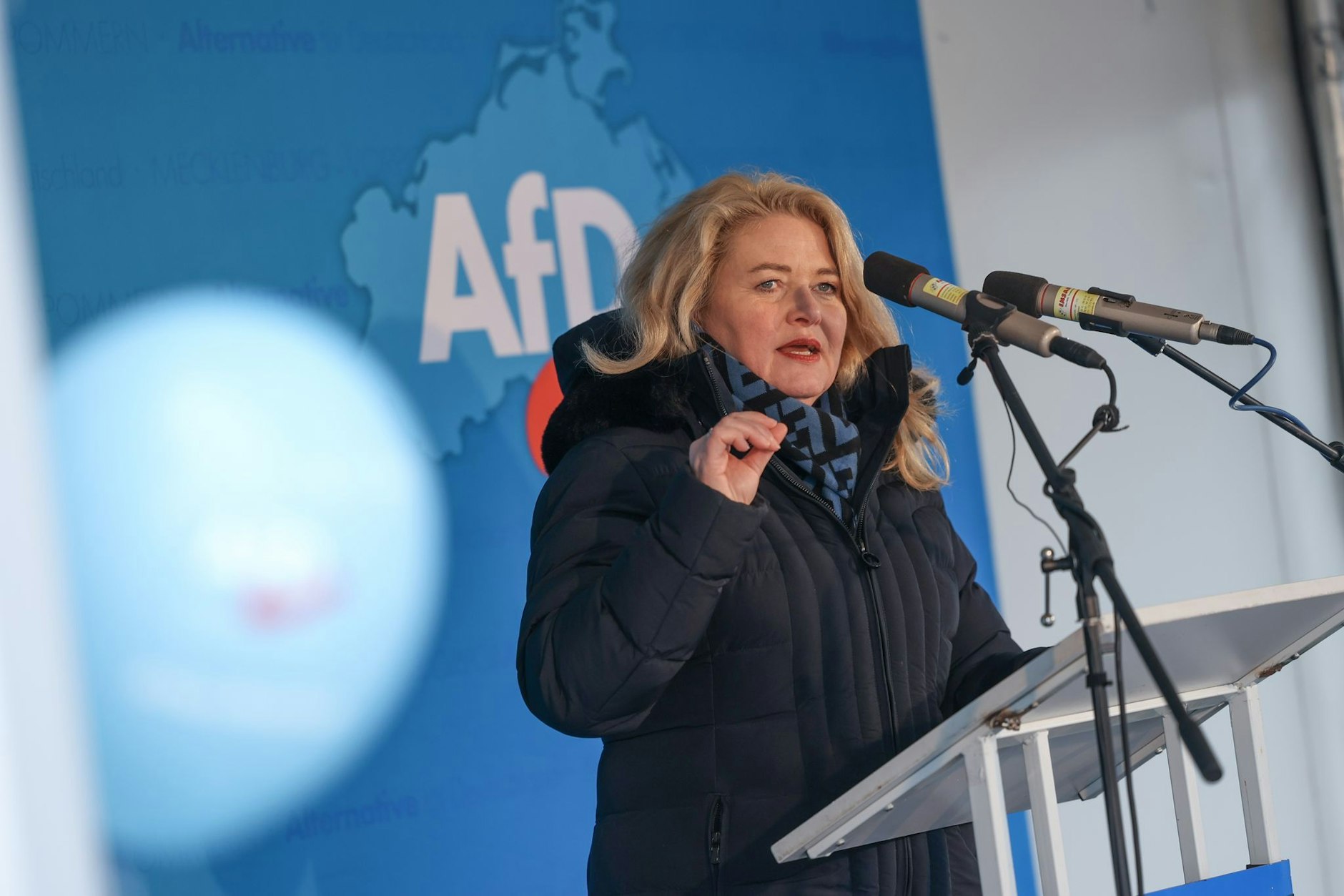 Kristin Brinker, Spitzenkandidatin der AfD für die Abgeordnetenhauswahl, spricht in Berlin.