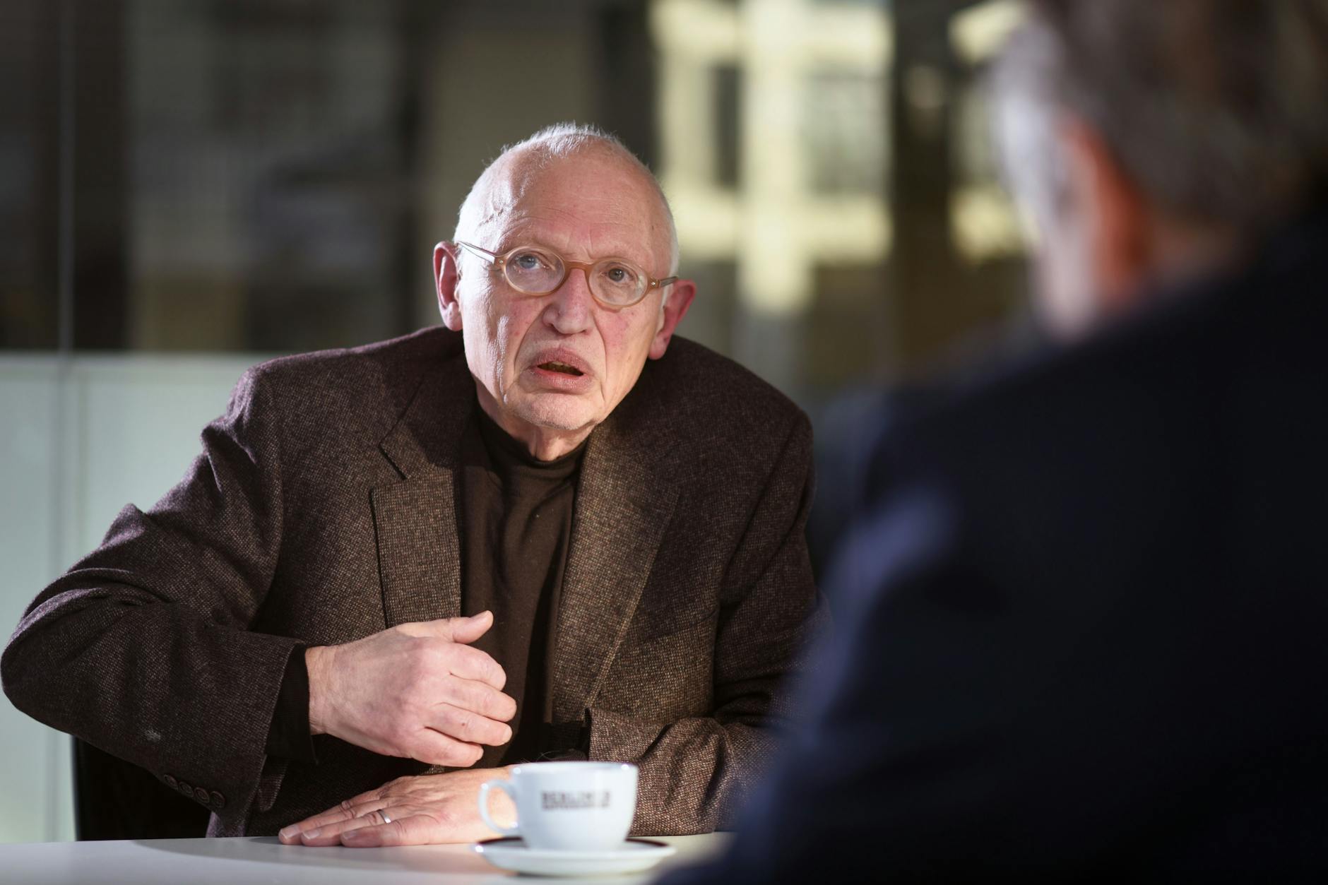 Interview mit Günter Verheugen, SPD-Politiker und ehemaligen EU-Kommissar.  

