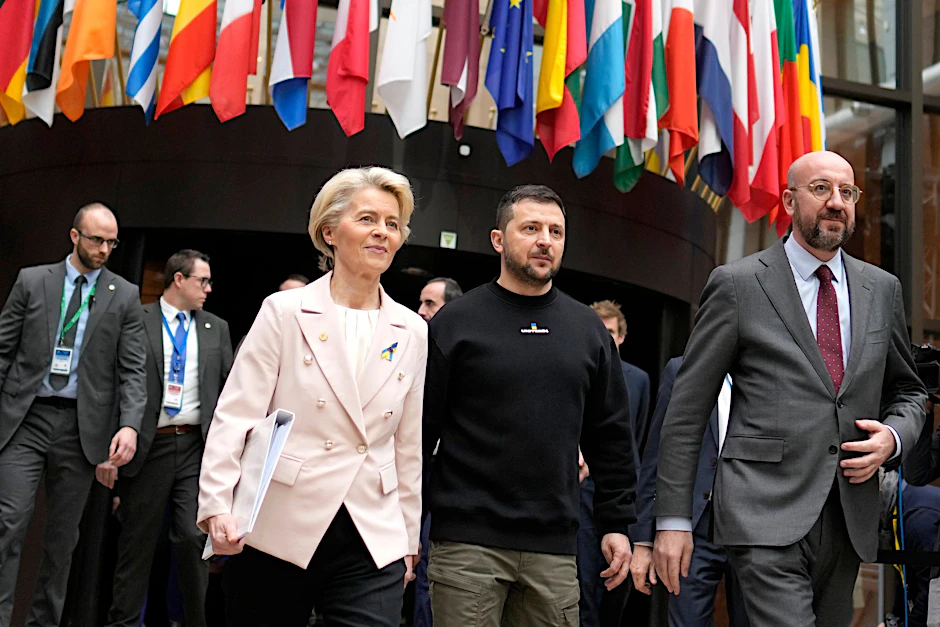 Wolodymyr Selenskyj (M) am Donnerstag als Gast beim EU-Gipfel in Brüssel.  