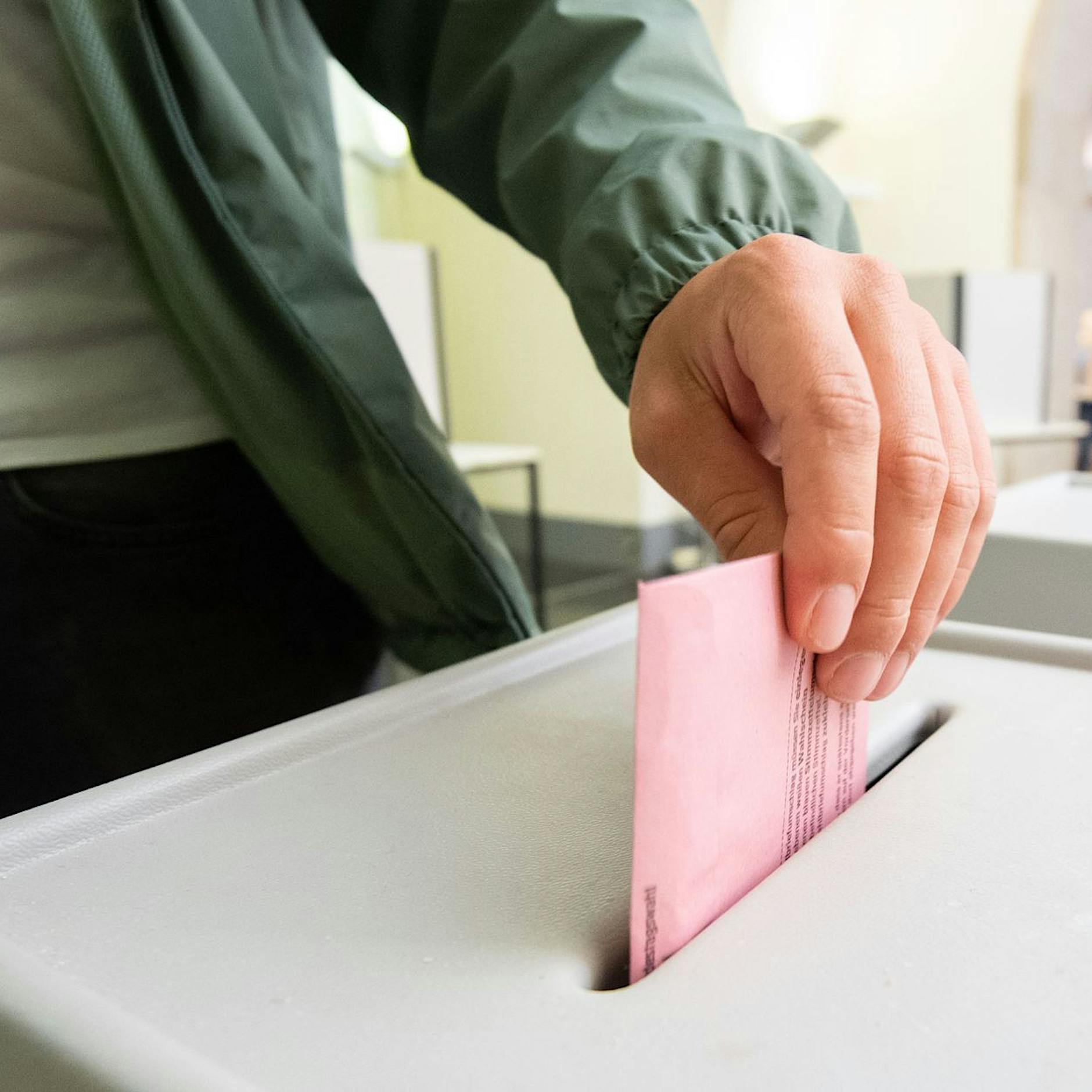 Zwei Drittel der Berliner würden ausländische Schwerverbrecher auch in Kriegsgebiete abschieben