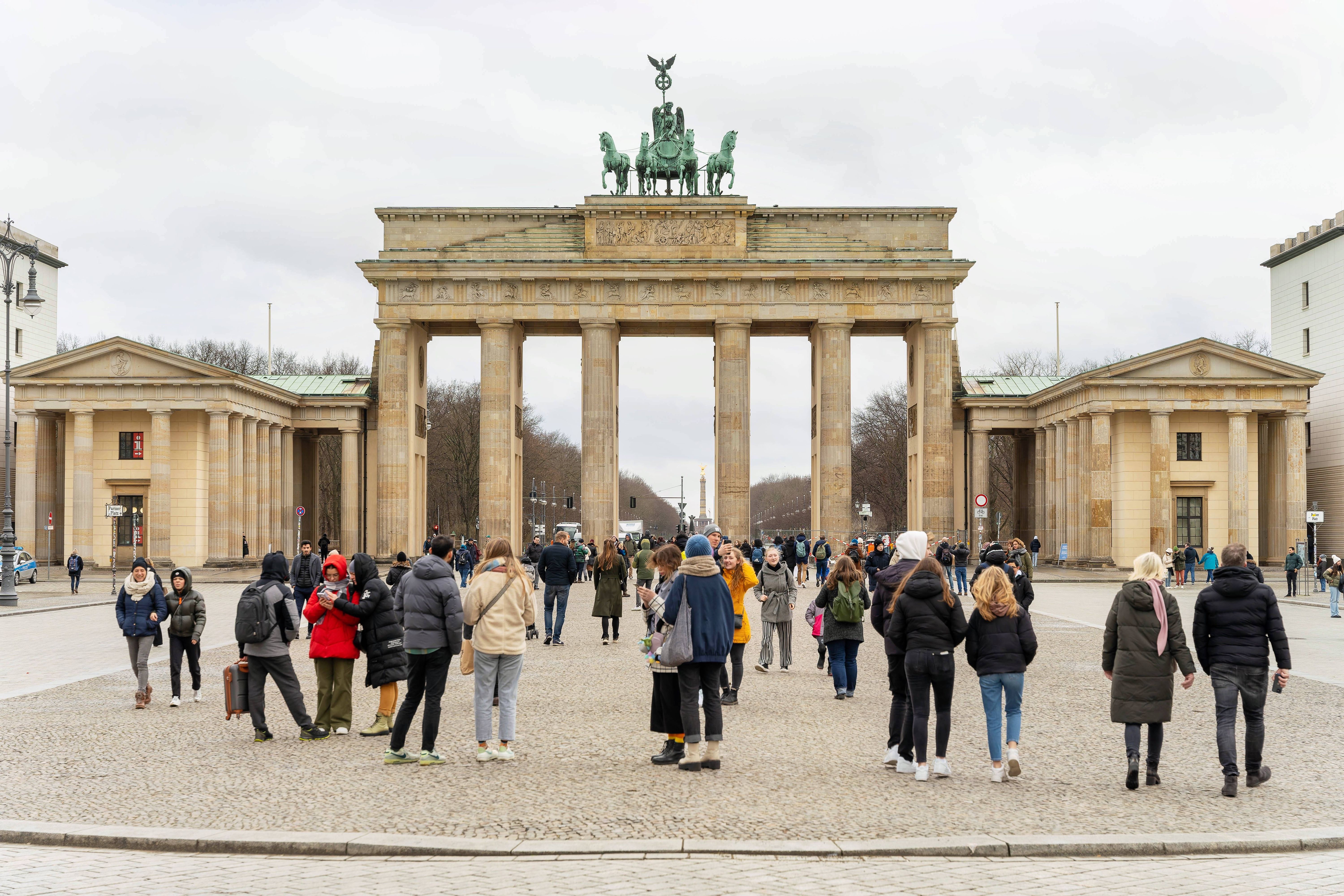 Am Samstag in Berlin: Gedenken an Erdbebenopfer am Brandenburger Tor
