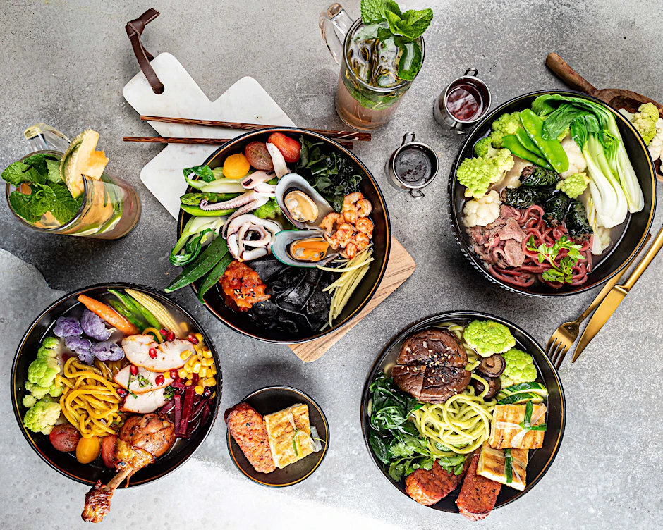 Pho-Suppen und Bowls bei Noumì.