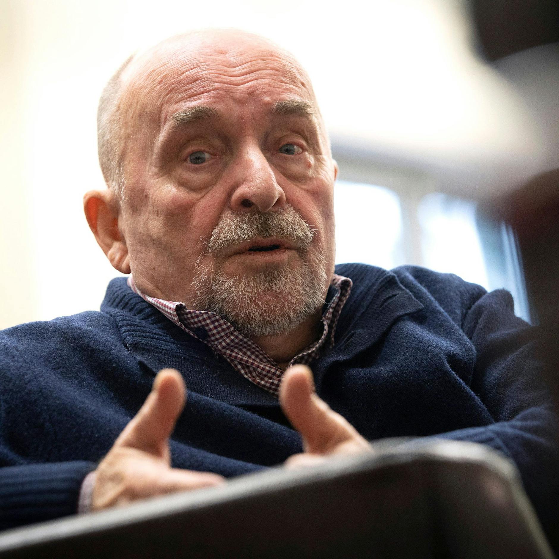 Die Stasi verübte Anschläge auf ihn, am Wahl-Sonntag wird der Blues-Pfarrer Rainer Eppelmann 80 Jahre alt