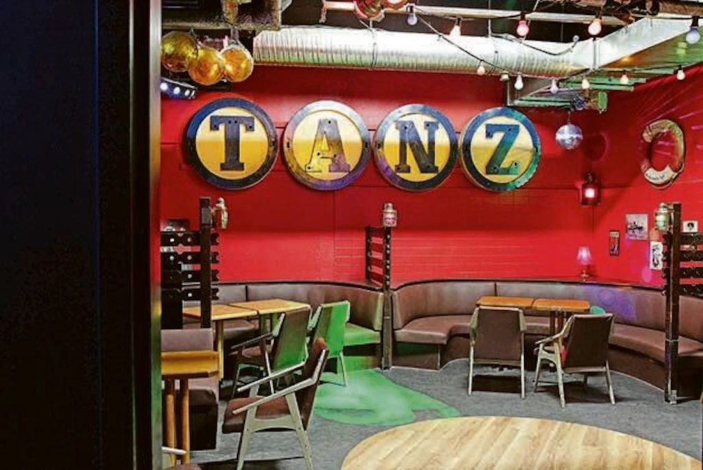 Spielzeugladen, Trabi-Museum, Eckkneipe: Wo die DDR in Berlin noch zu sehen ist