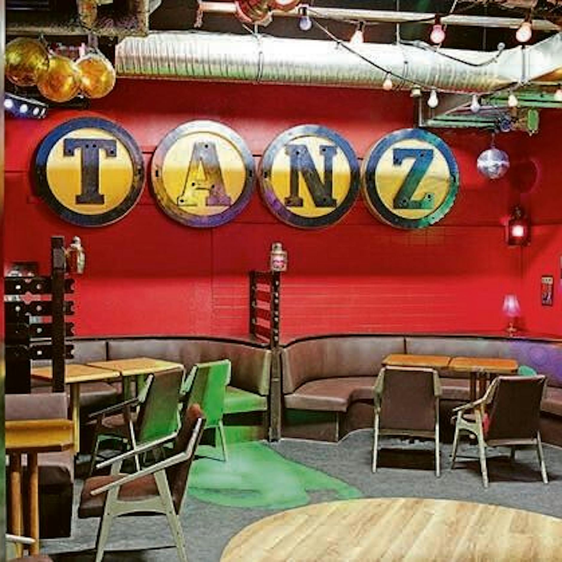 Spielzeugladen, Trabi-Museum, Eckkneipe: Wo die DDR in Berlin noch zu sehen ist