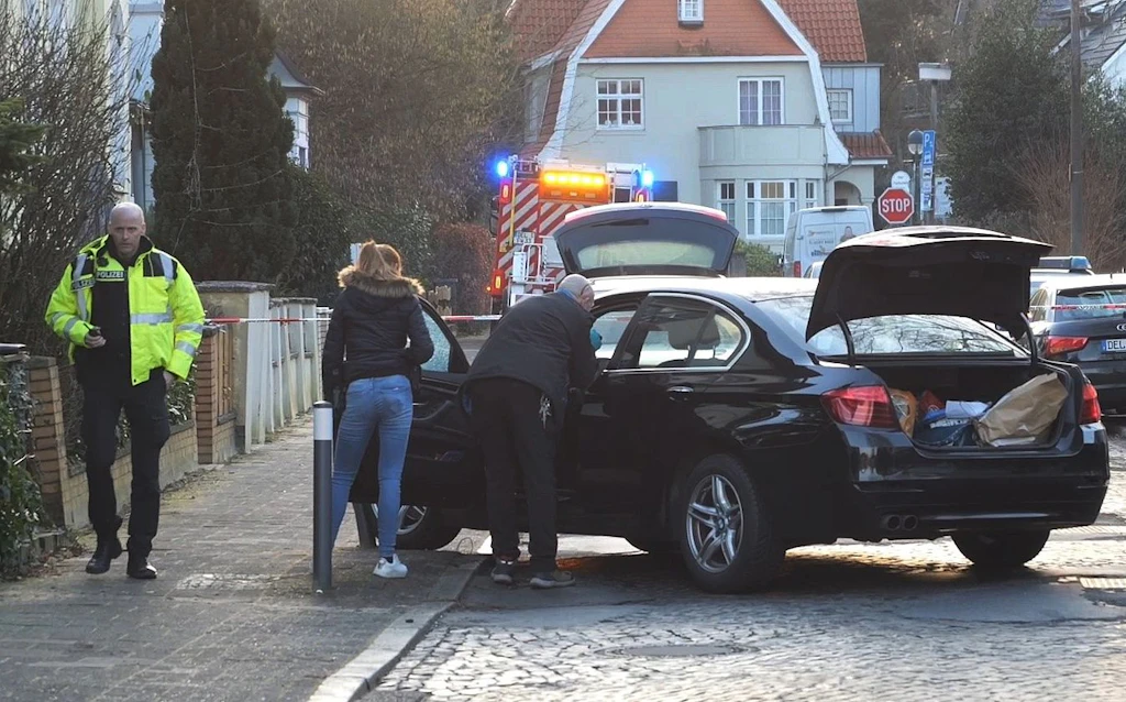 UPDATE! Fahrradfahrer schießt auf fahrendes Auto: Mutter (35) mit schweren Kopfverletzungen, drei Kinder im Fahrzeug! Täter gefasst