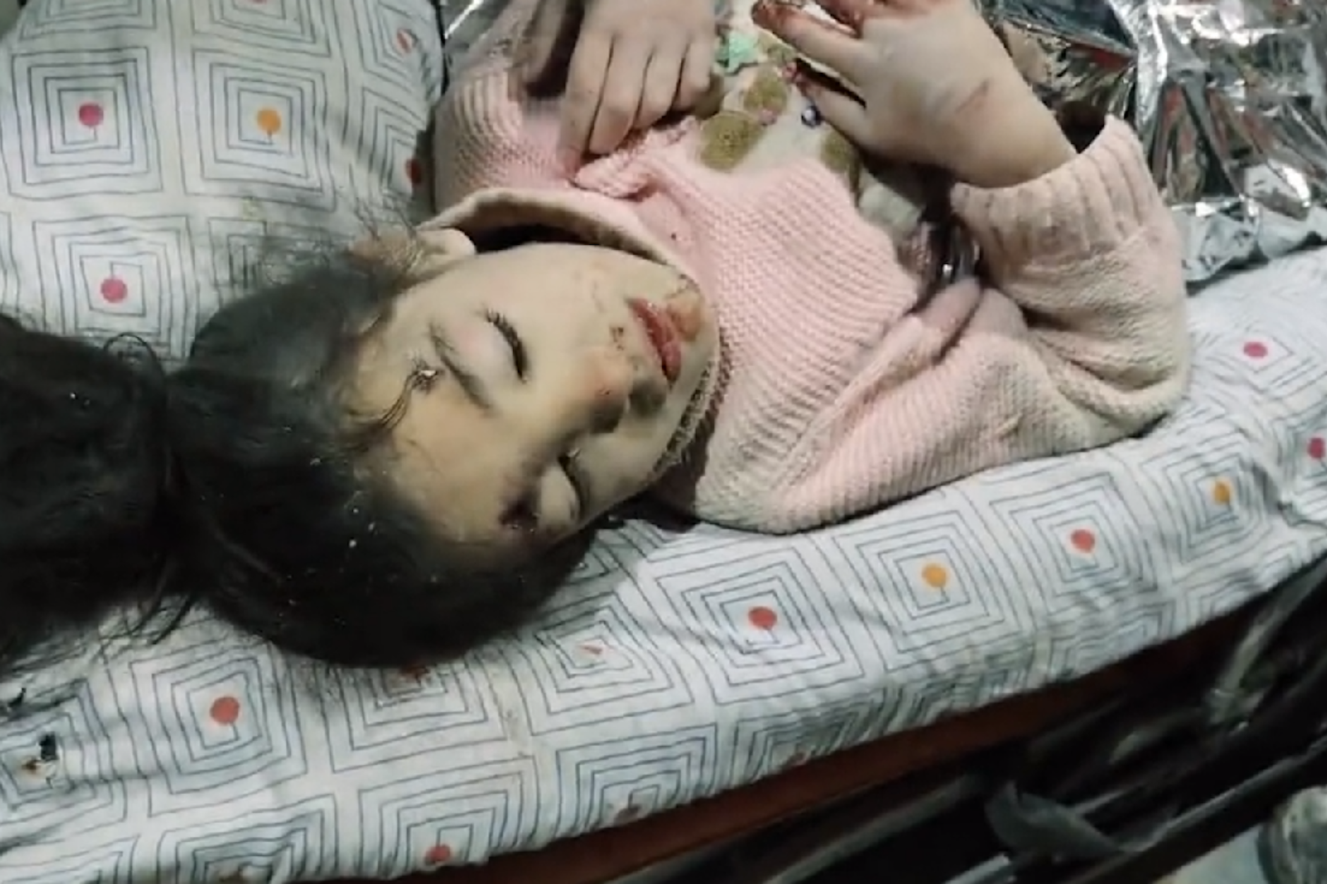 Die zehnjährige Rama al-Ahmed wurde nach über 40 Stunden aus den Trümmern gerettet.