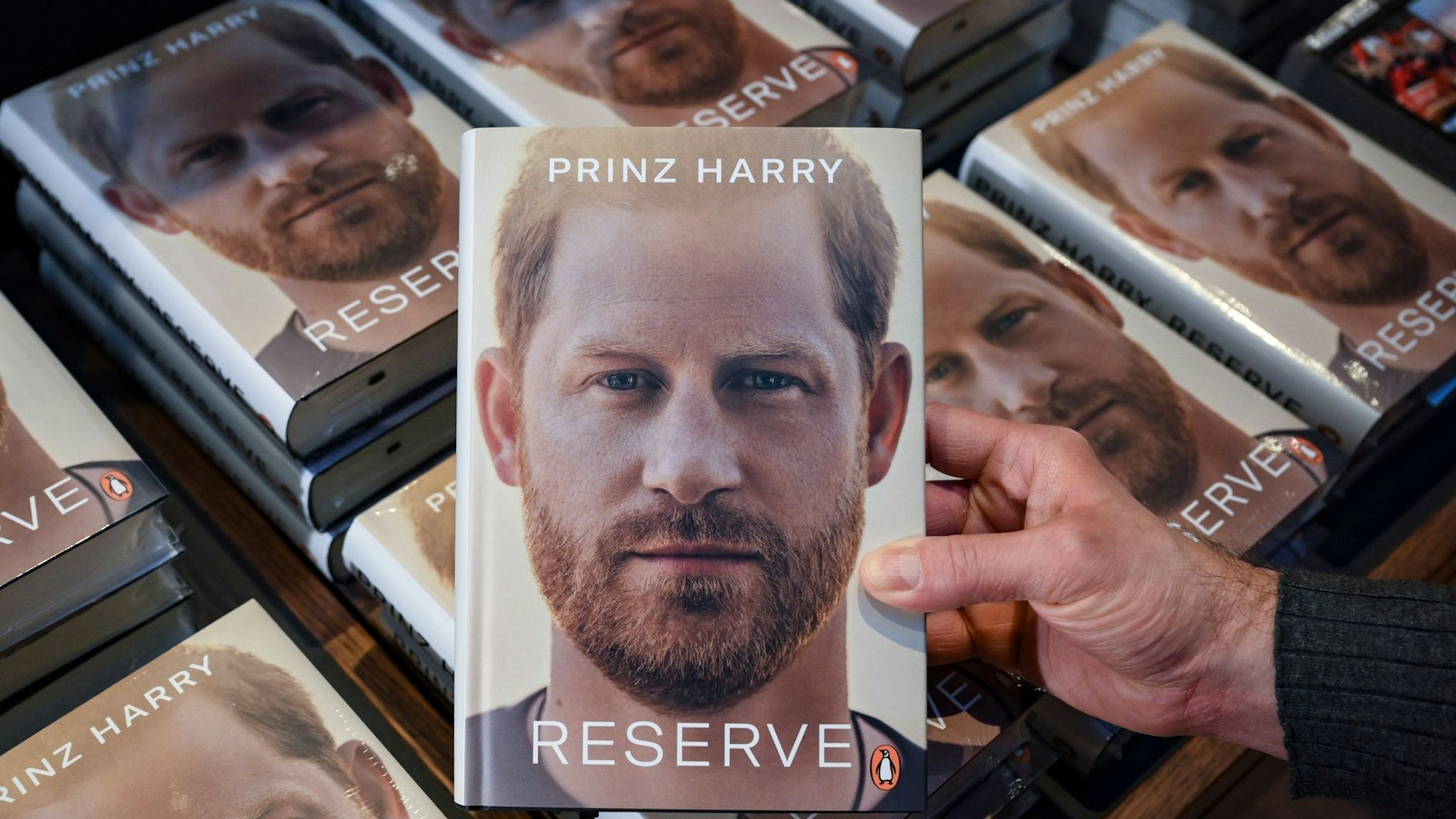 In seinem Buch „Reserve“ schreibt Prinz Harry auch über sein erstes Mal.
