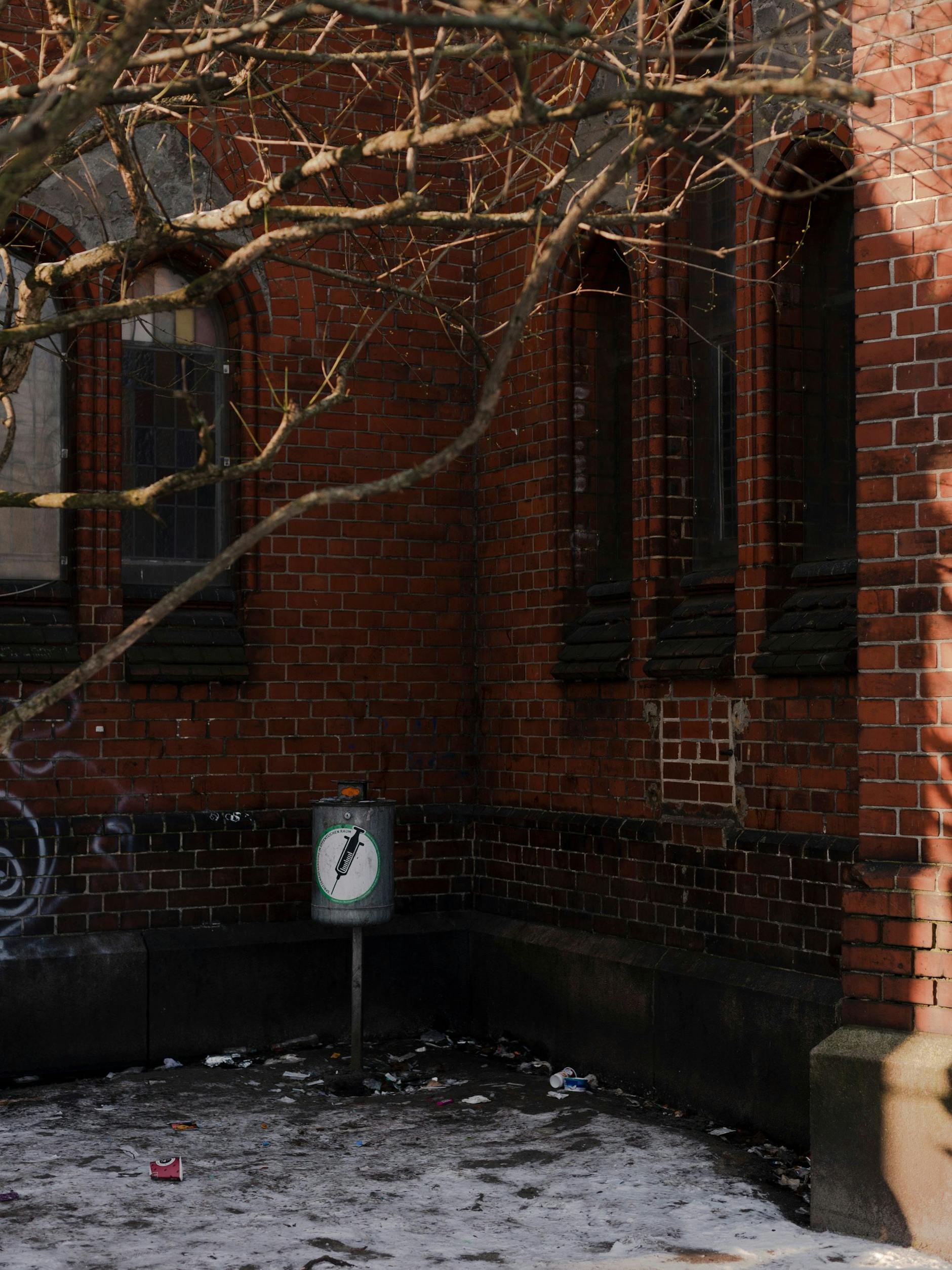 Ein Behälter für benutzte Spritzen