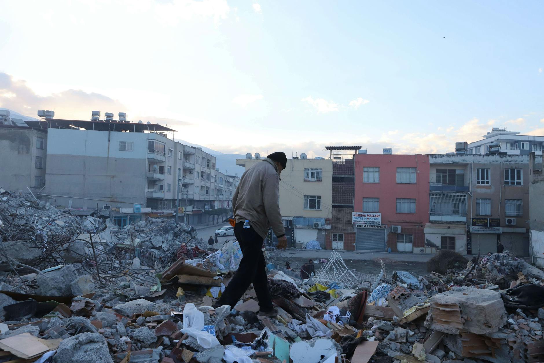 Zerstörung nach dem Erdbeben. Opfer, die Berliner Verwandte haben, sollen schneller als sonst das nötige Visum erhalten.