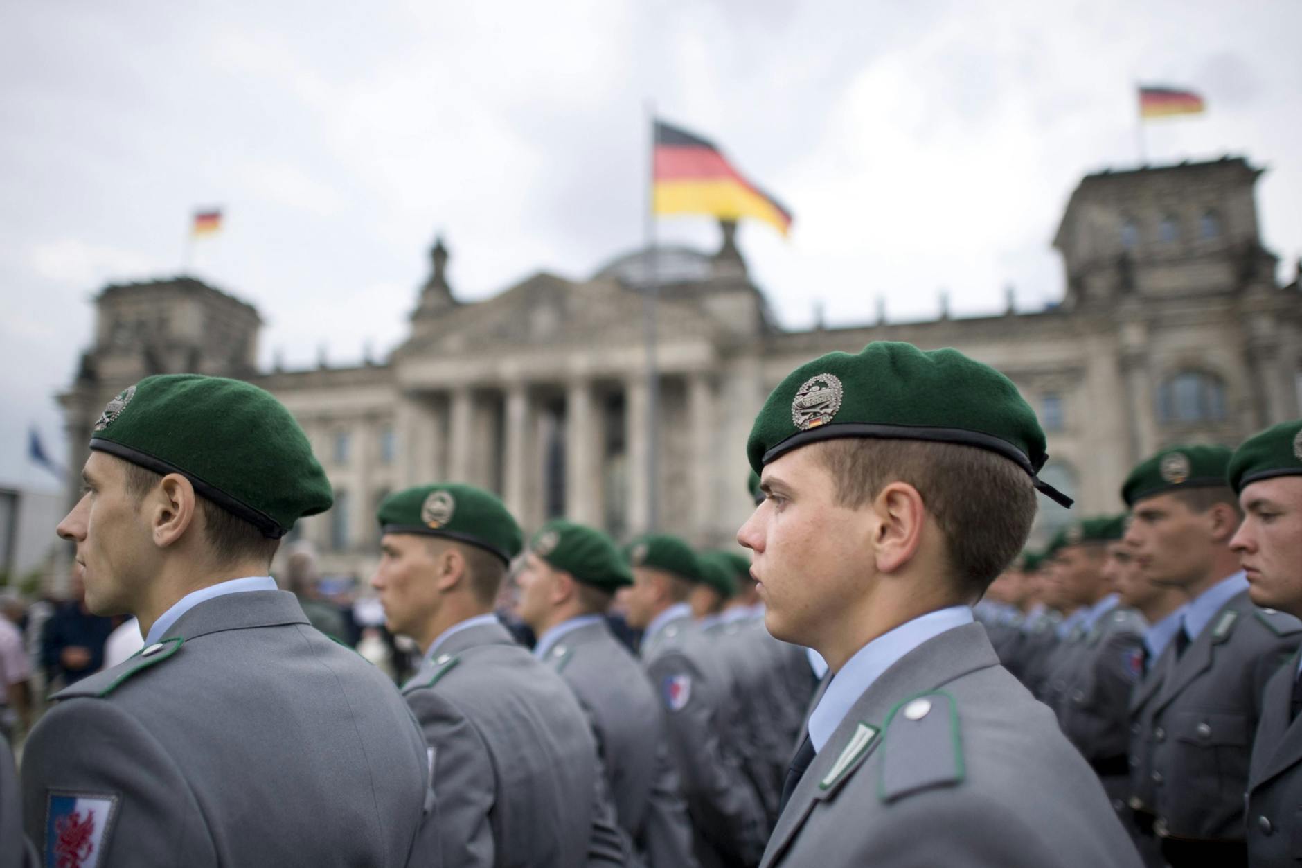 Bundeswehrsoldaten bei Gelöbnis in Berlin.