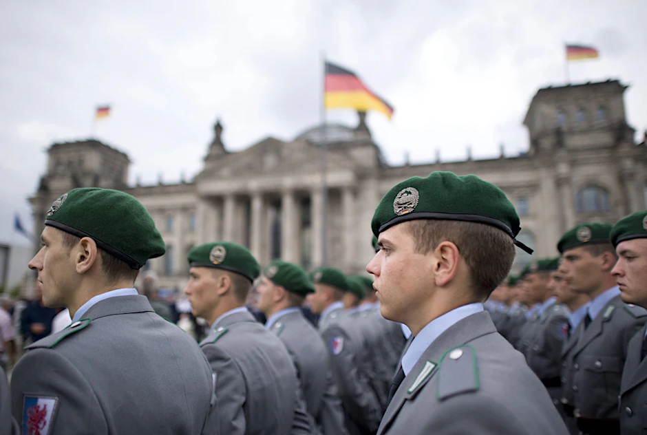 Bundeswehrsoldaten bei Gelöbnis in Berlin.