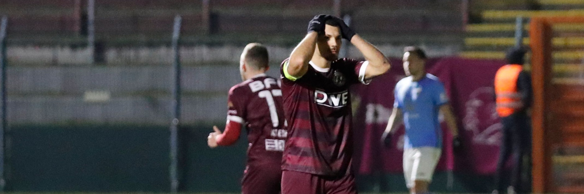 Andreas Pollasch vom BFC Dynamo schlägt beim 0:0 gegen Chemnitz die Hände über dem Kopf zusammen. Wieder eine Möglichkeit verdaddelt.